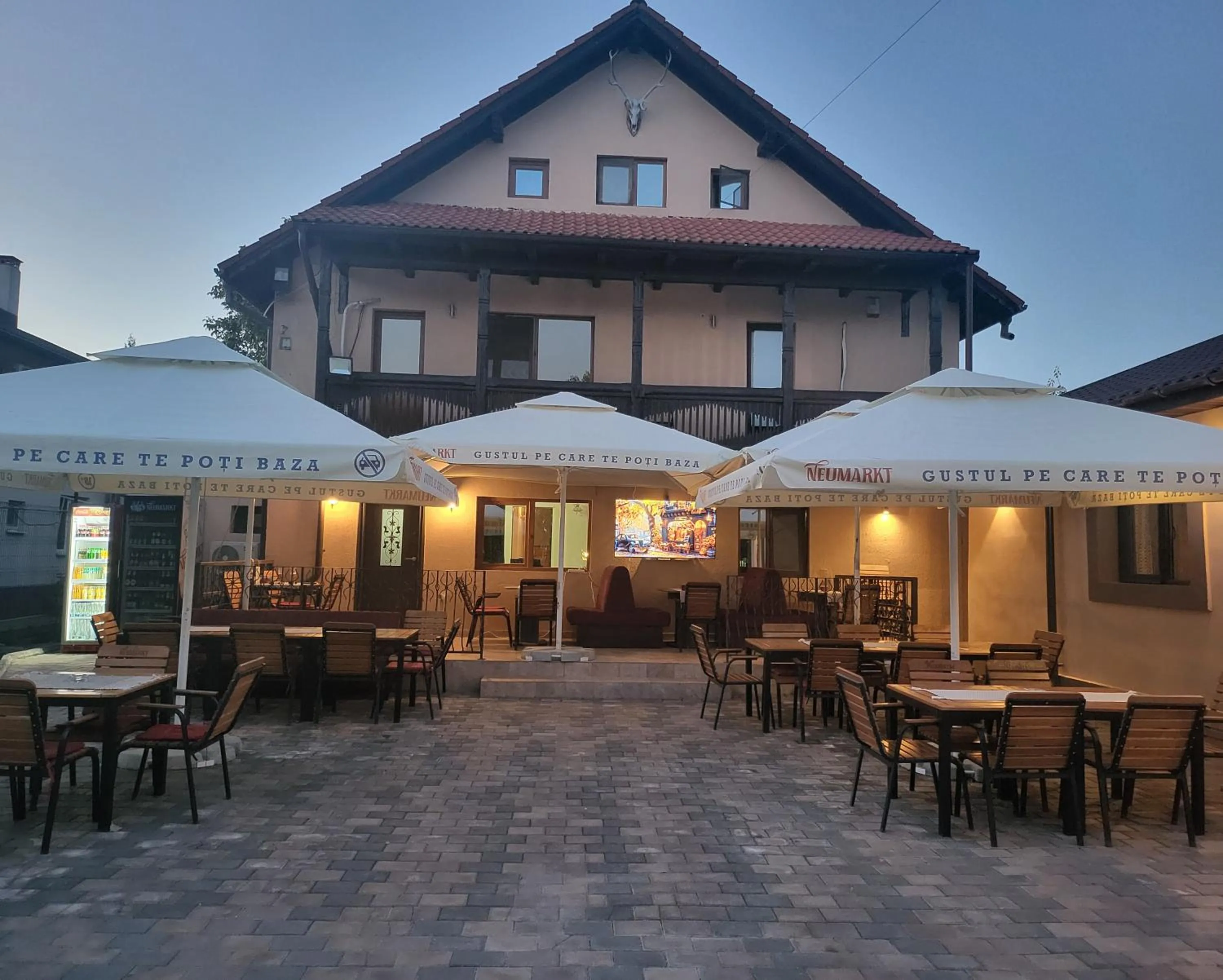 Restaurant/places to eat in Adac Boutique Hotel