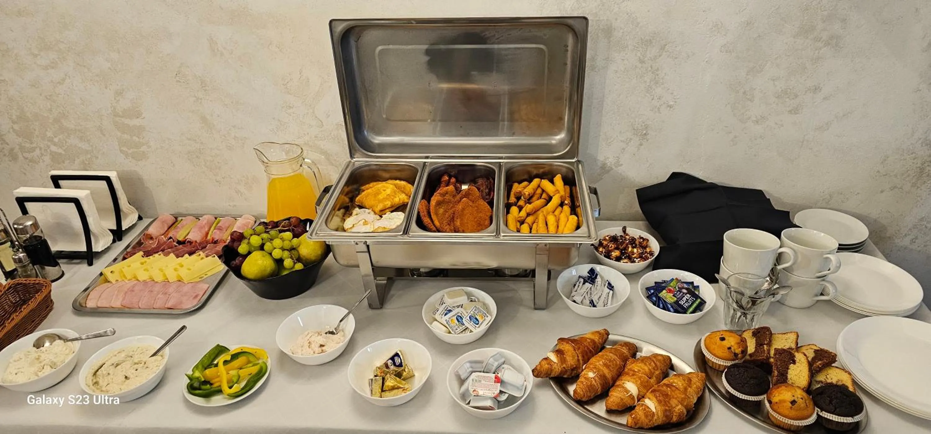 Restaurant/places to eat in Adac Boutique Hotel