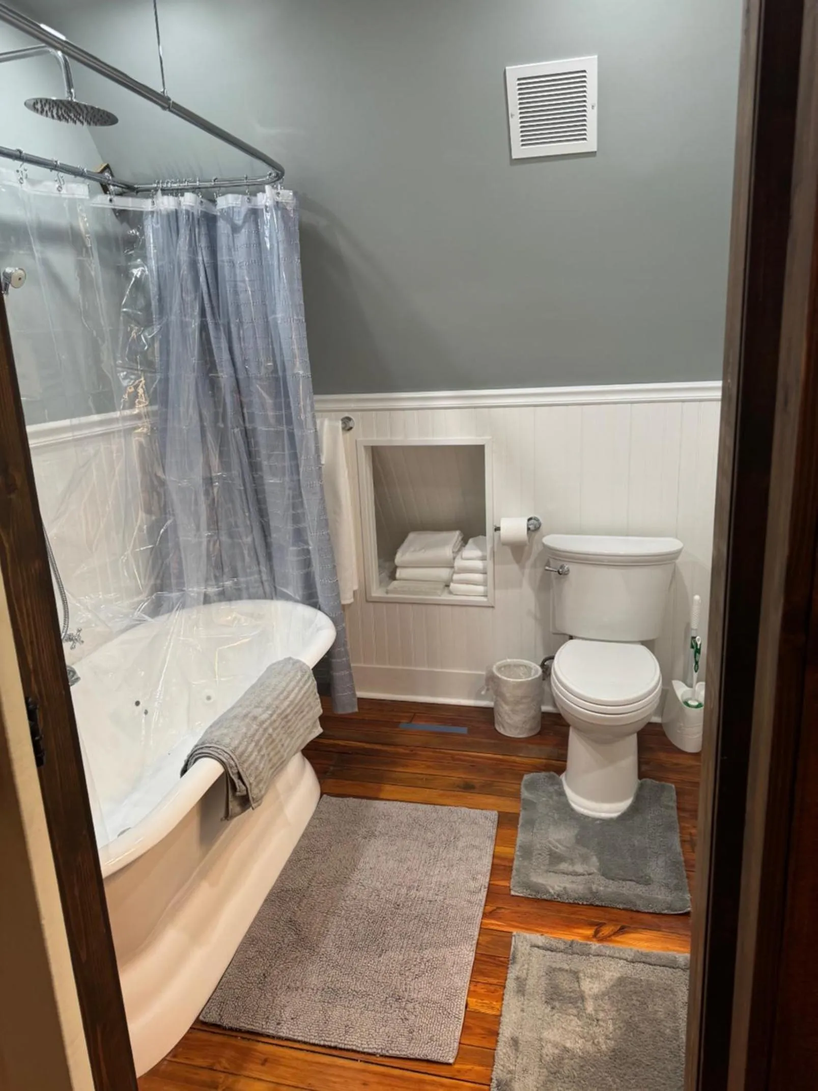 Toilet in South Broadway Manor B&B - Near Fallingwater, Ohiopyle State Park, Hiking & Biking trails GAP
