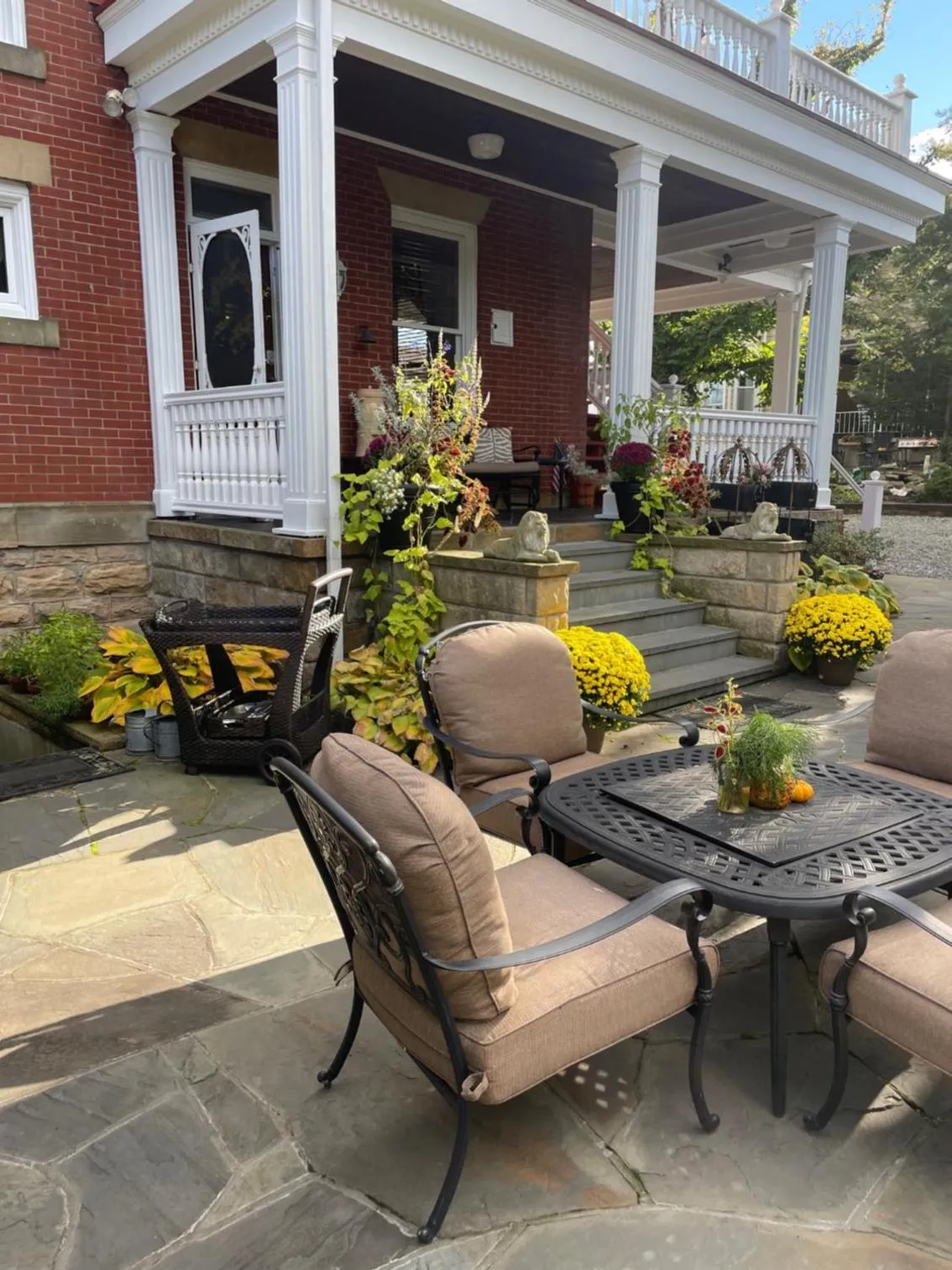 South Broadway Manor B&B - Near Fallingwater, Ohiopyle State Park, Hiking & Biking trails GAP