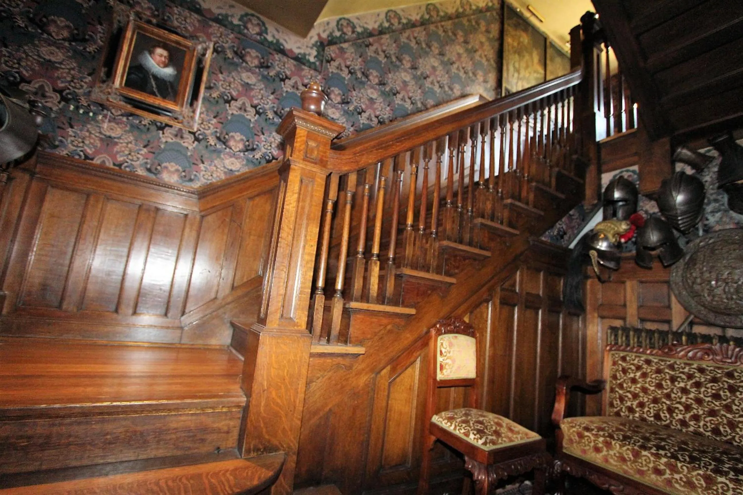 Decorative detail in South Broadway Manor B&B - Near Fallingwater, Ohiopyle State Park, Hiking & Biking trails GAP