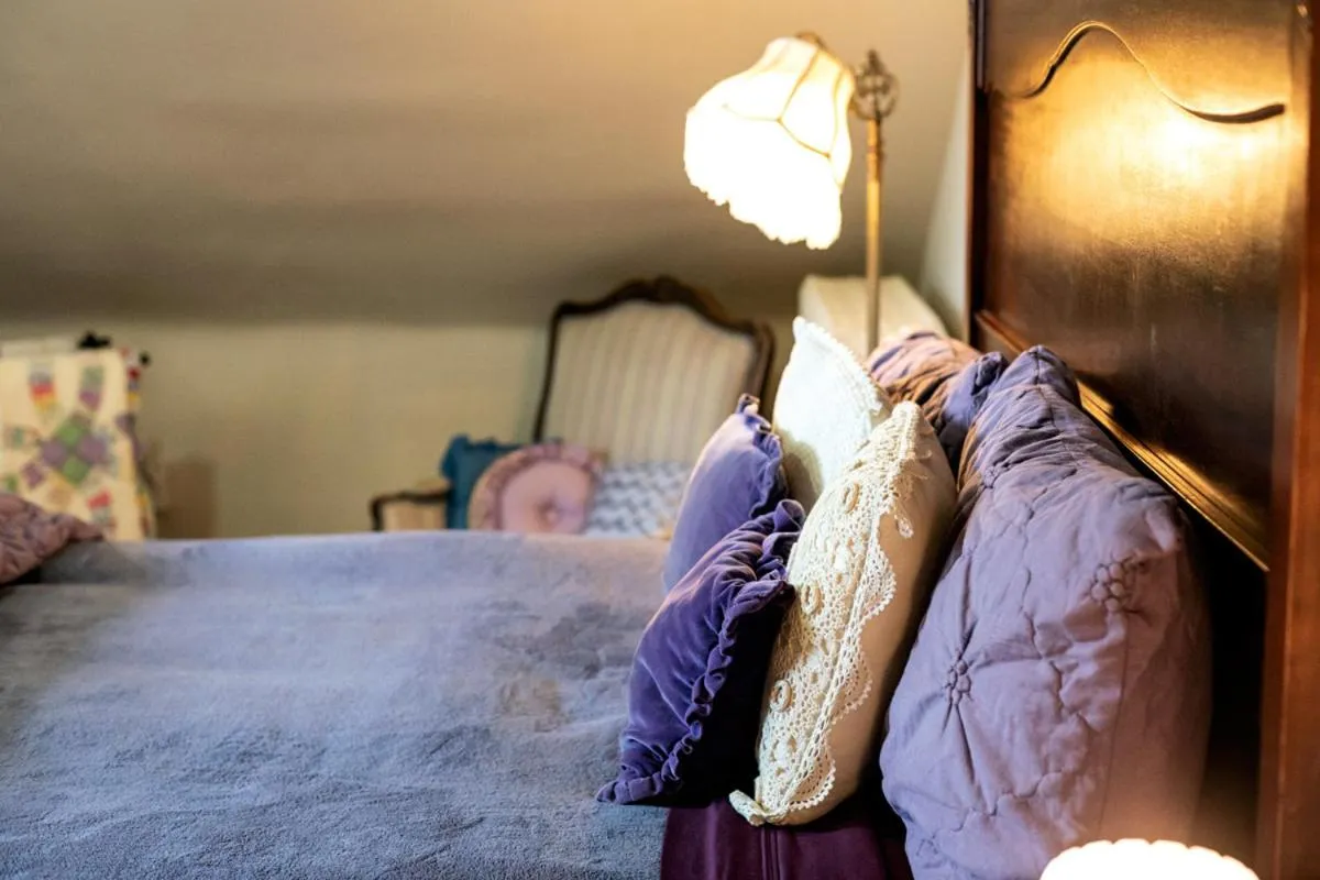 Bed in South Broadway Manor B&B - Near Fallingwater, Ohiopyle State Park, Hiking & Biking trails GAP