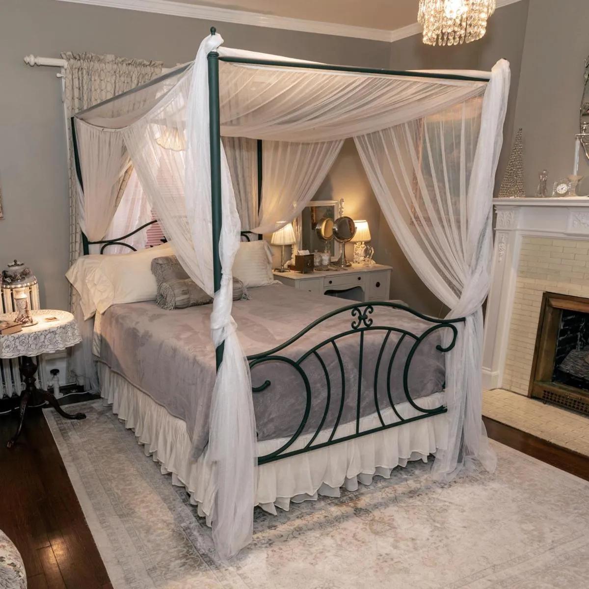 Bed in South Broadway Manor B&B - Near Fallingwater, Ohiopyle State Park, Hiking & Biking trails GAP