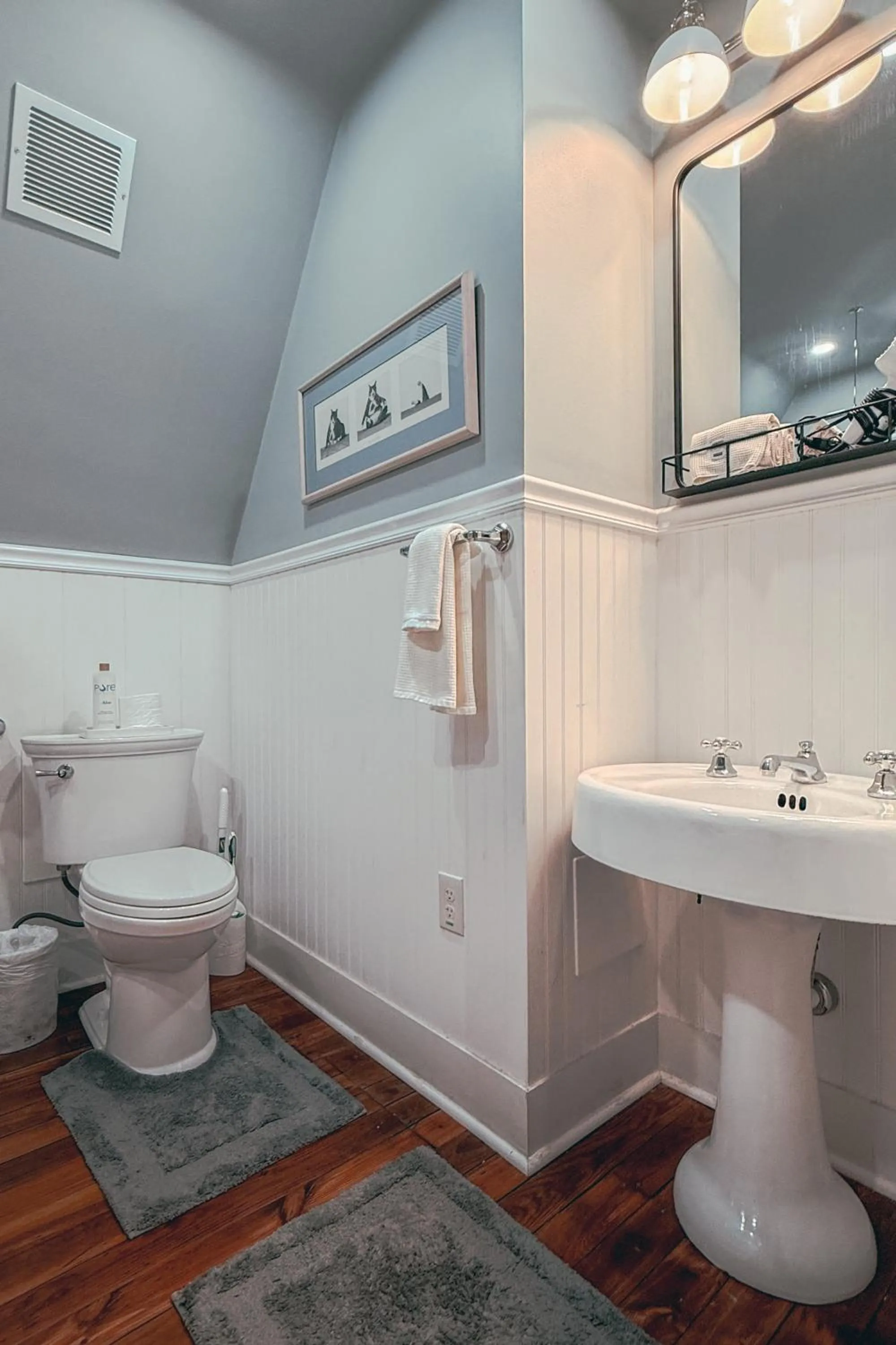 Bathroom in South Broadway Manor B&B - Near Fallingwater, Ohiopyle State Park, Hiking & Biking trails GAP