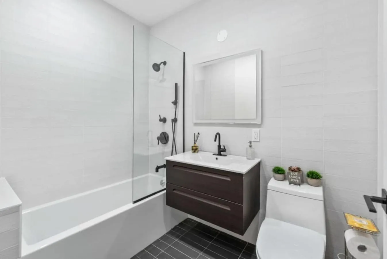 Top Notch 2 Bedroom Minutes From Central Park