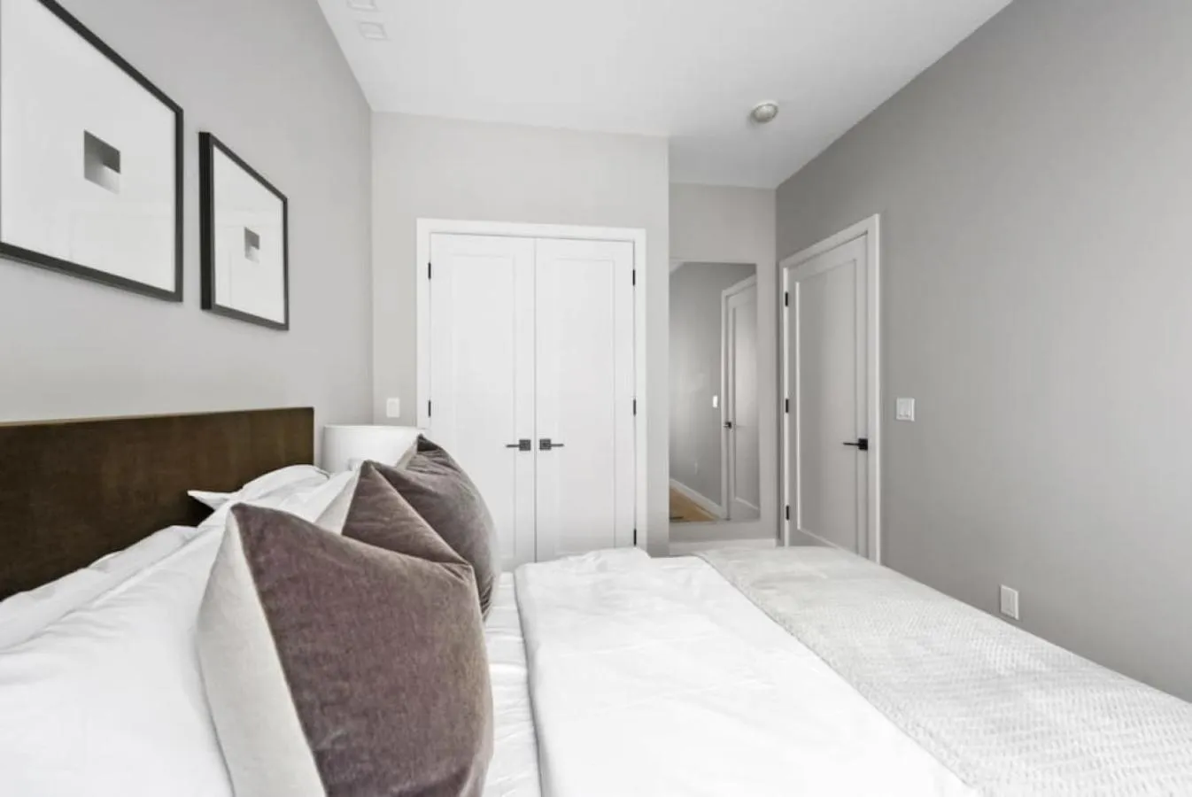 Bed in Top Notch 2 Bedroom Minutes From Central Park