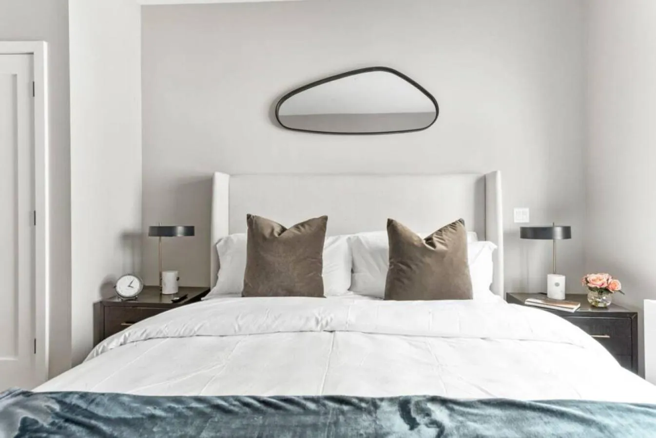 Bed in Top Notch 2 Bedroom Minutes From Central Park