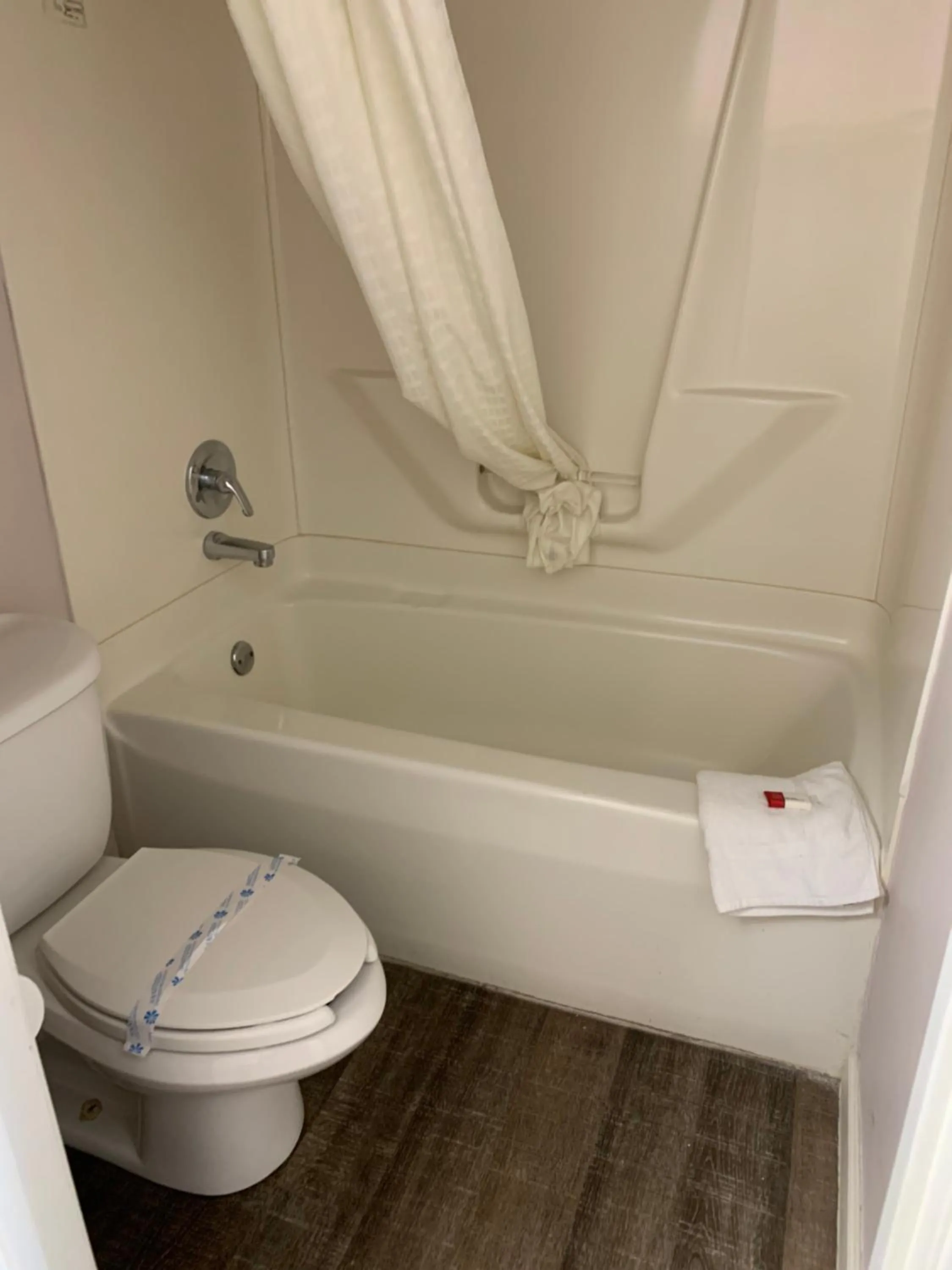 Days Inn by Wyndham Clinton