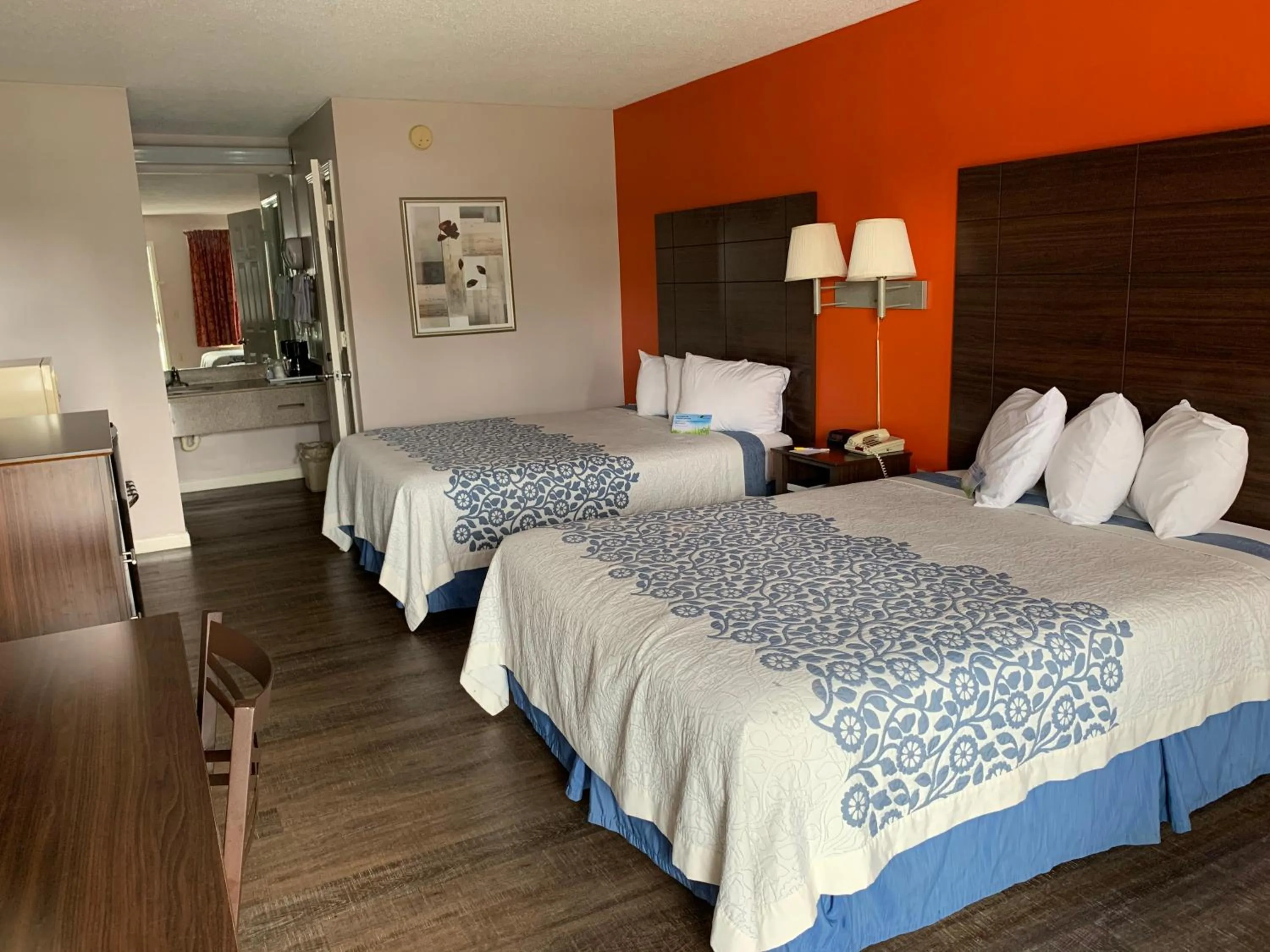 Bed in Days Inn by Wyndham Clinton