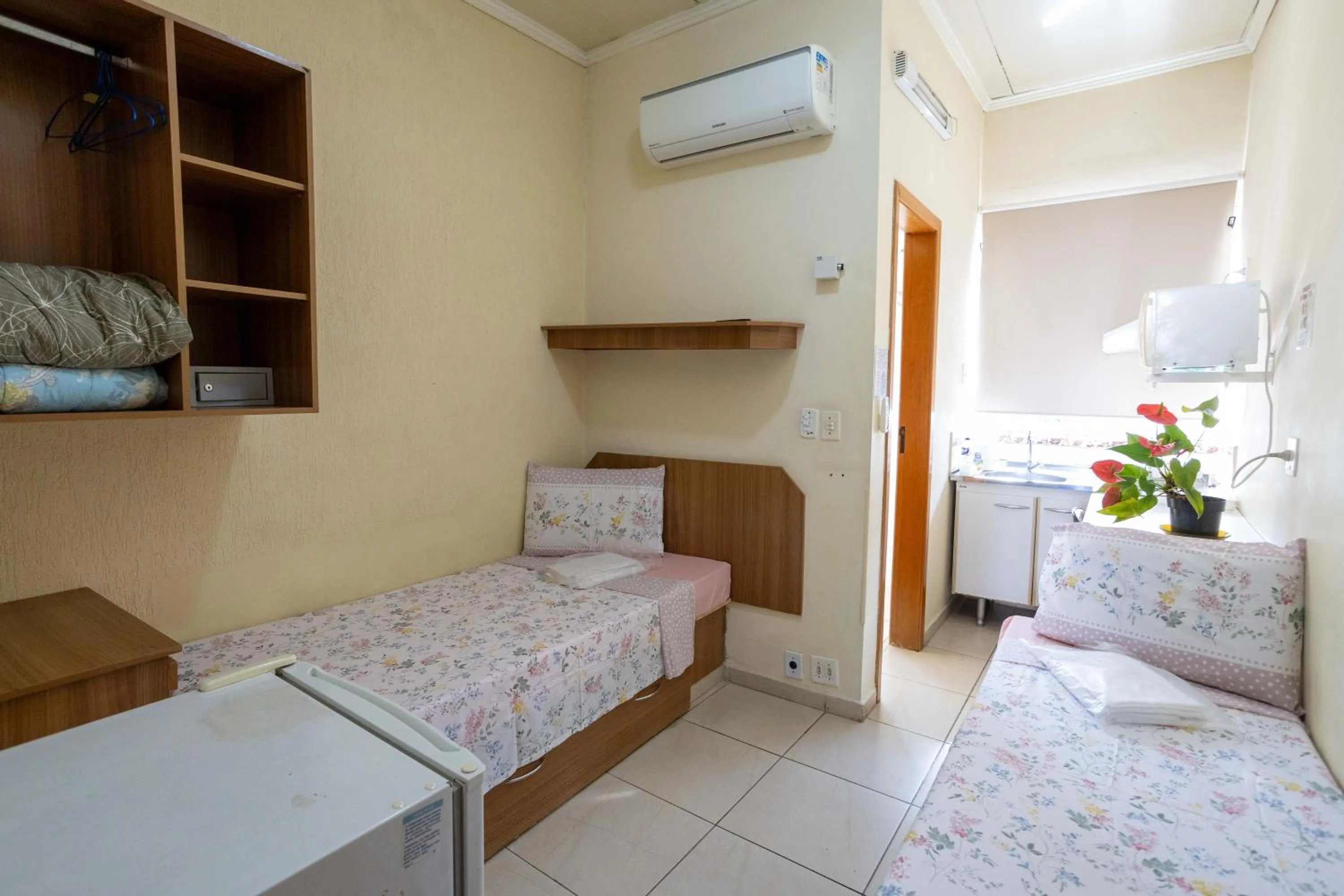 Photo of the whole room, Bed in Flat Econômico Butantã