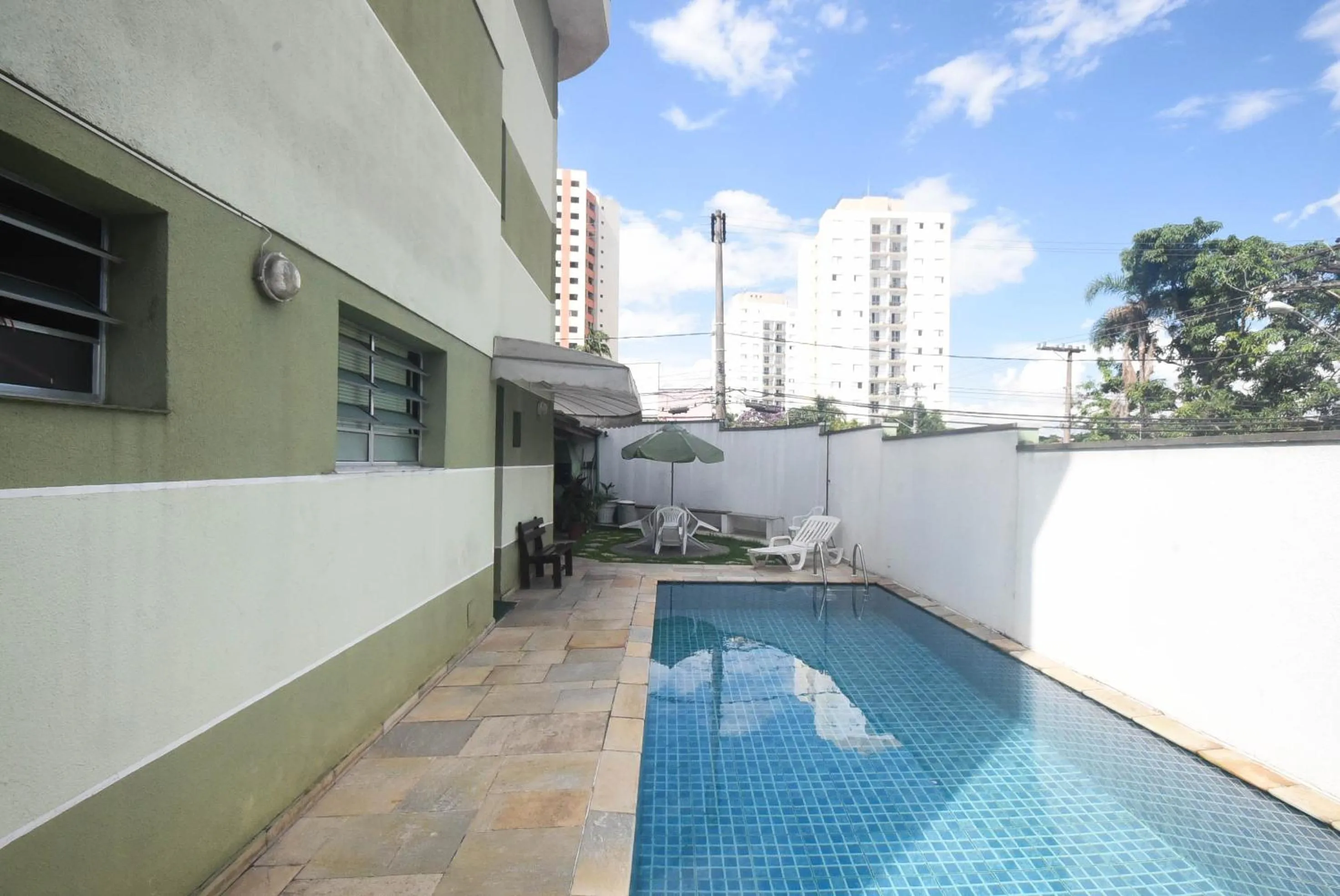 Swimming pool in Flat Econômico Butantã