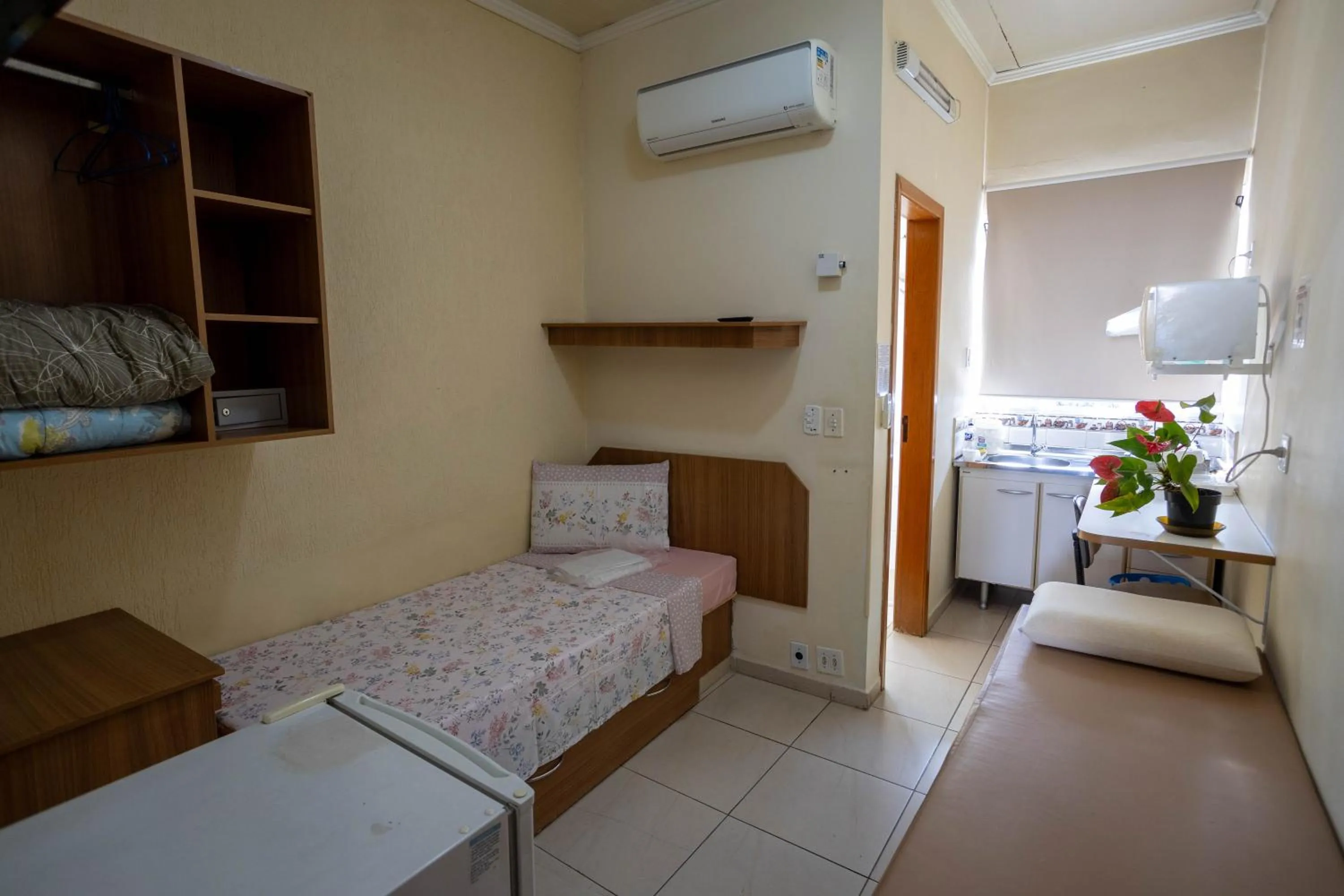 air conditioner, Bed in Flat Econômico Butantã