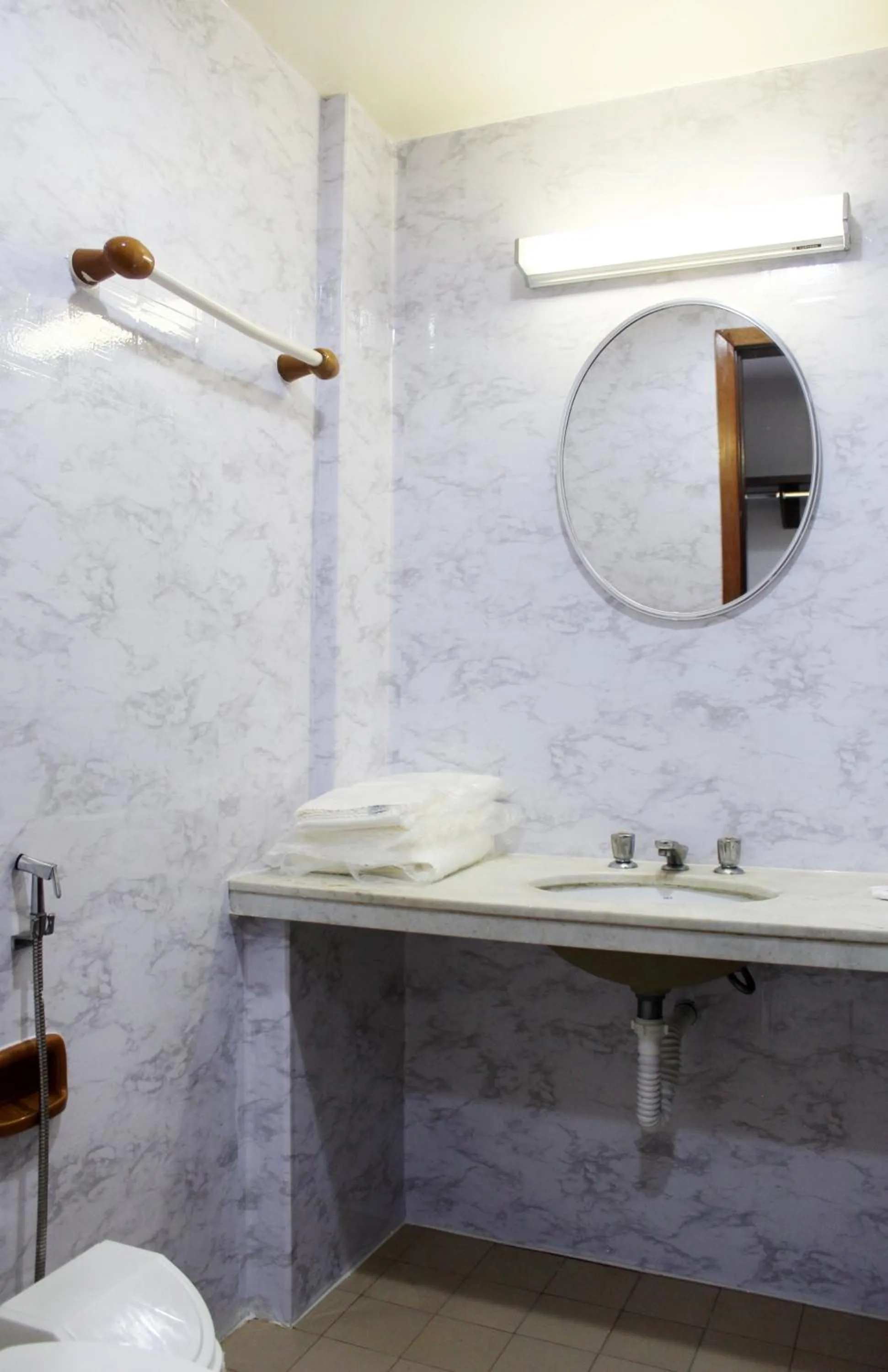 Toilet in Days inn by Wyndham Uberlândia