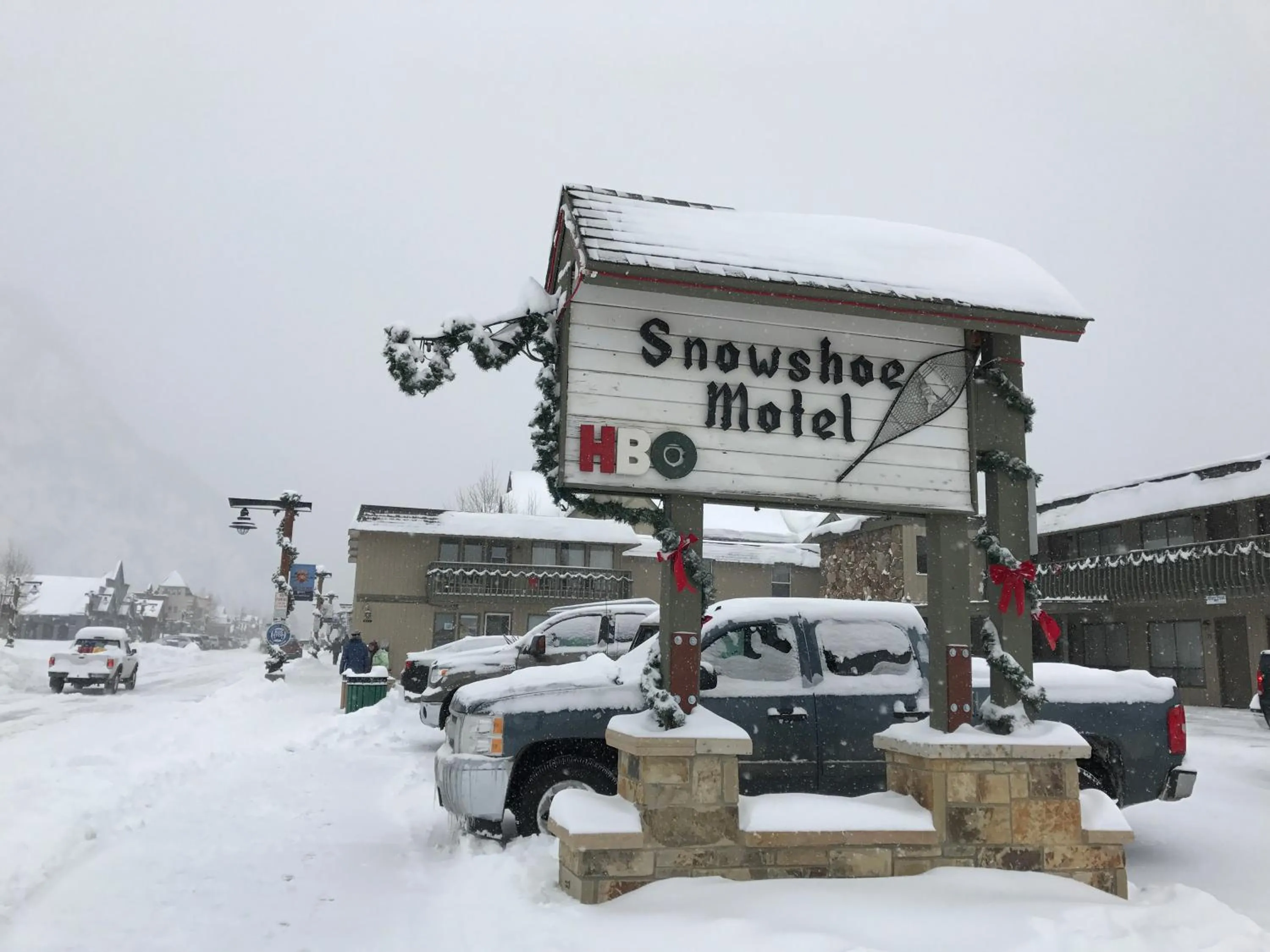Snowshoe Motel