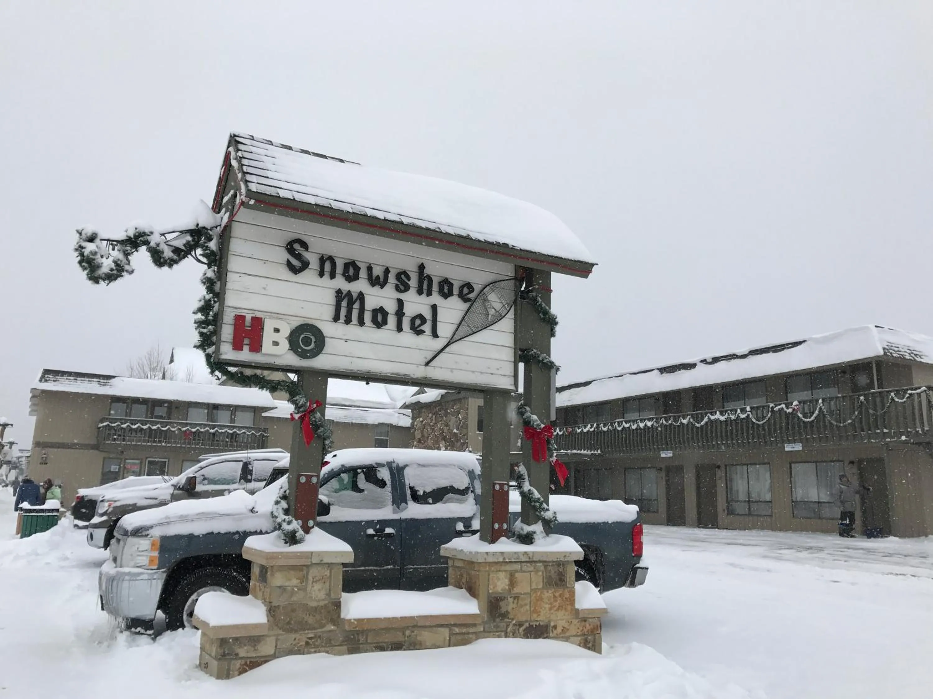 Snowshoe Motel