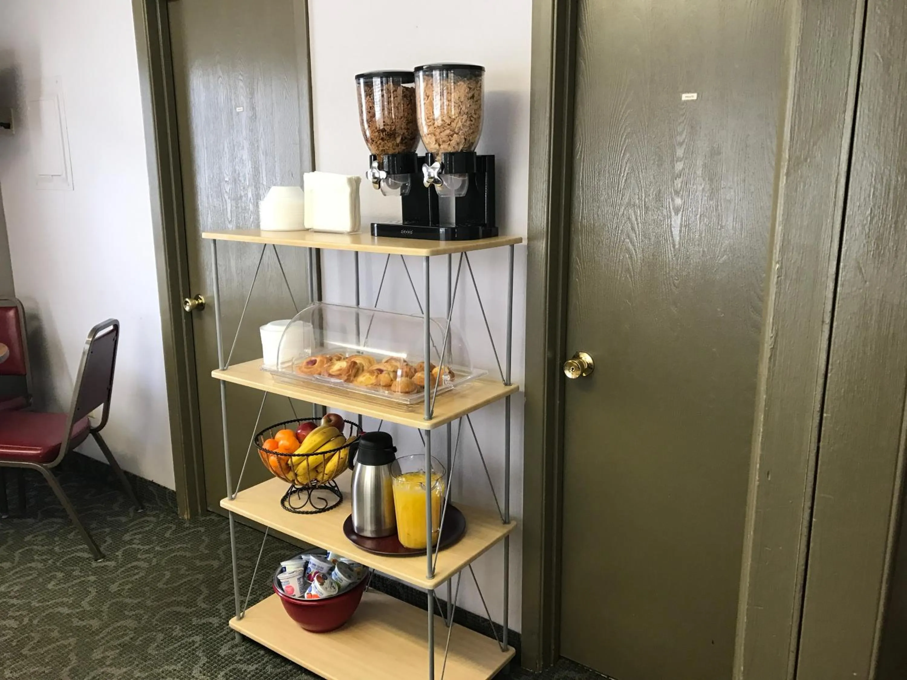 Food and drinks in Snowshoe Motel