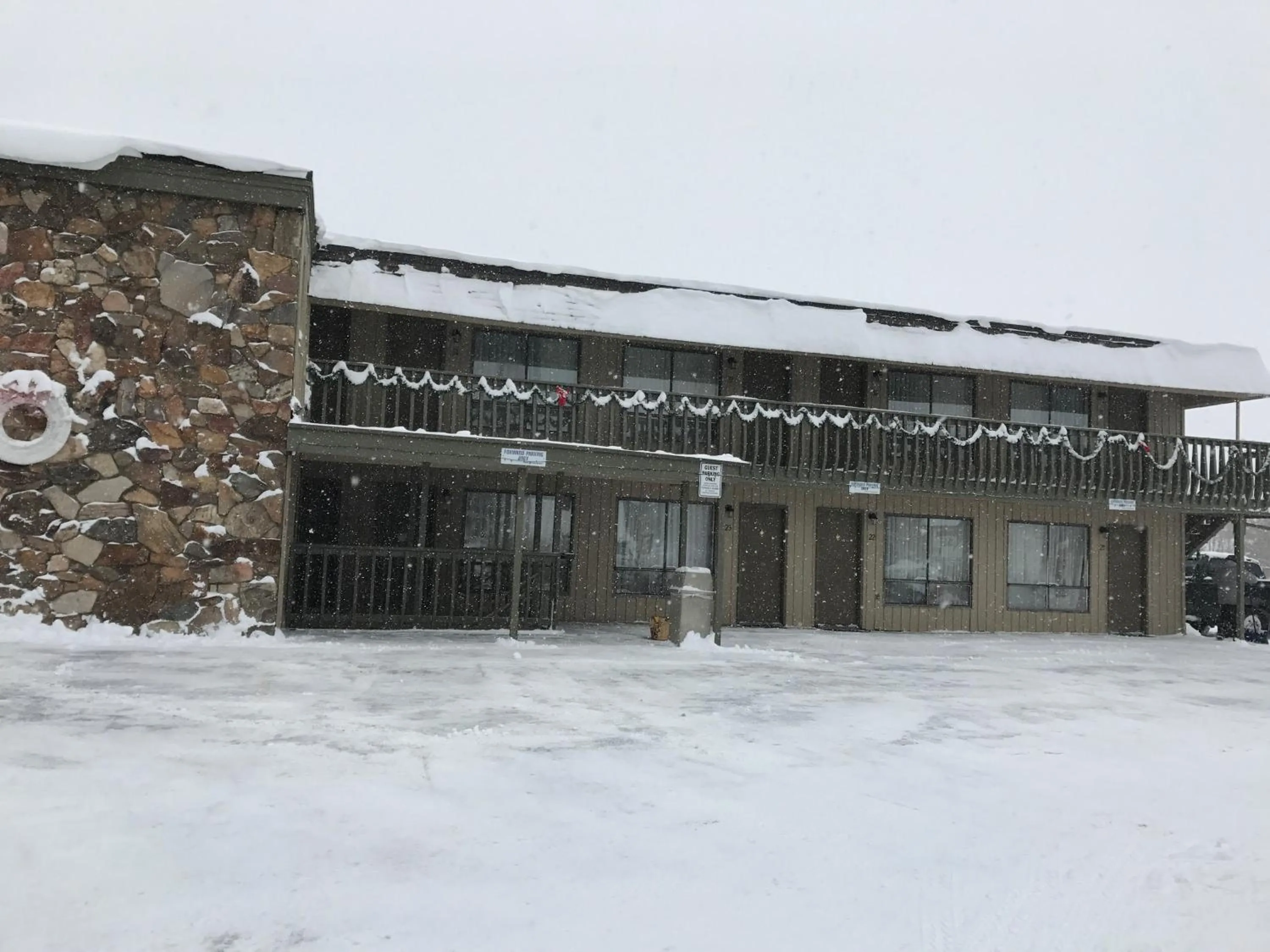 Snowshoe Motel