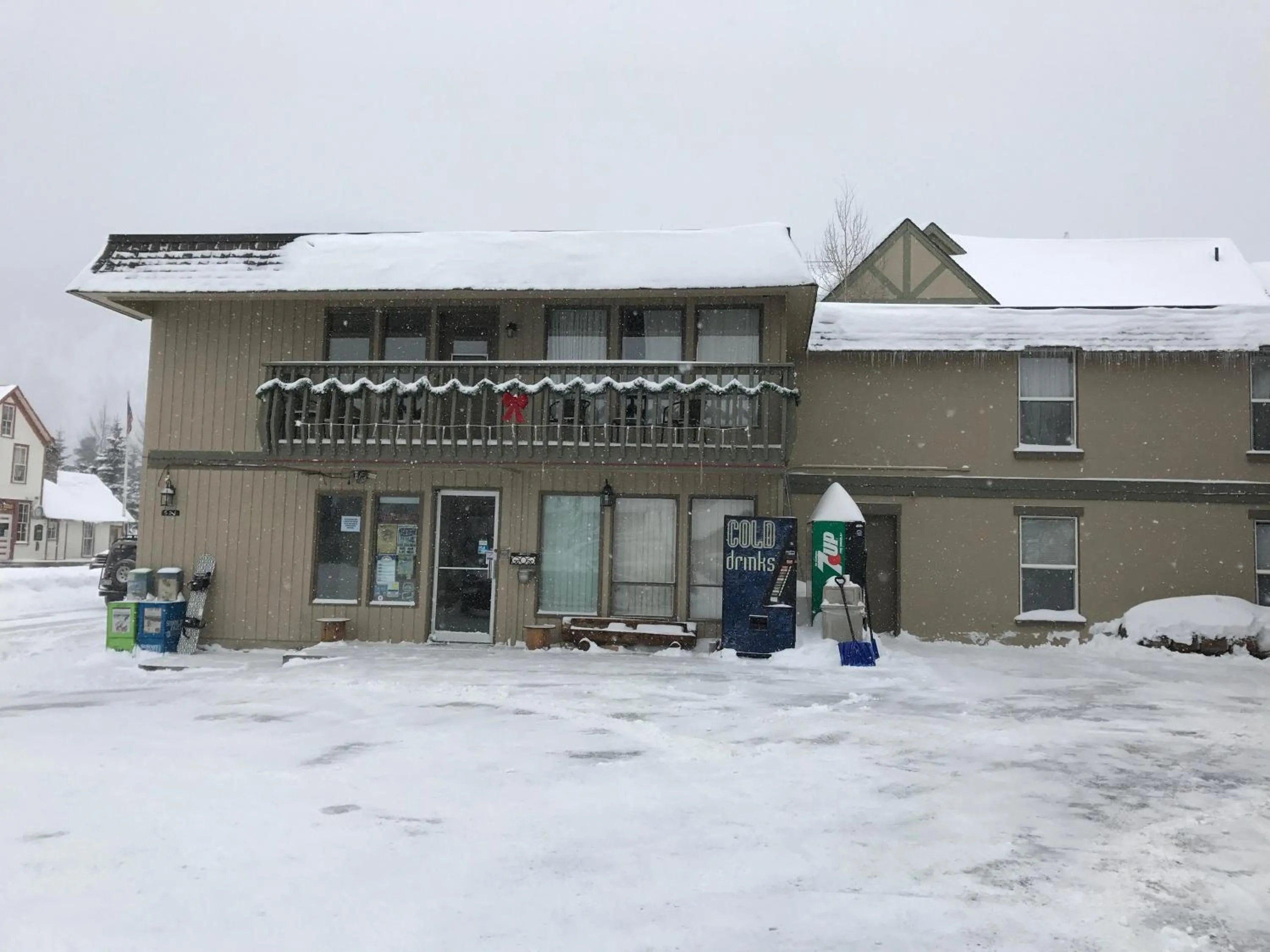 Snowshoe Motel