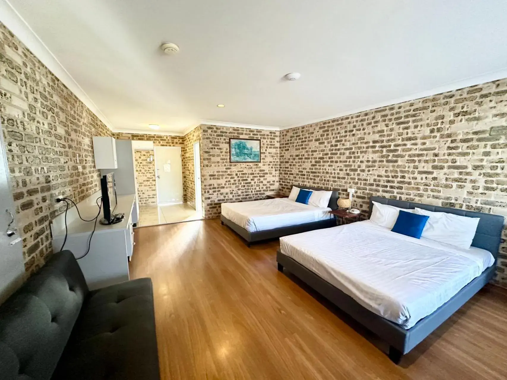 Large Twin Room in Sir Francis Drake Large Twin Room in Sir Francis Drake