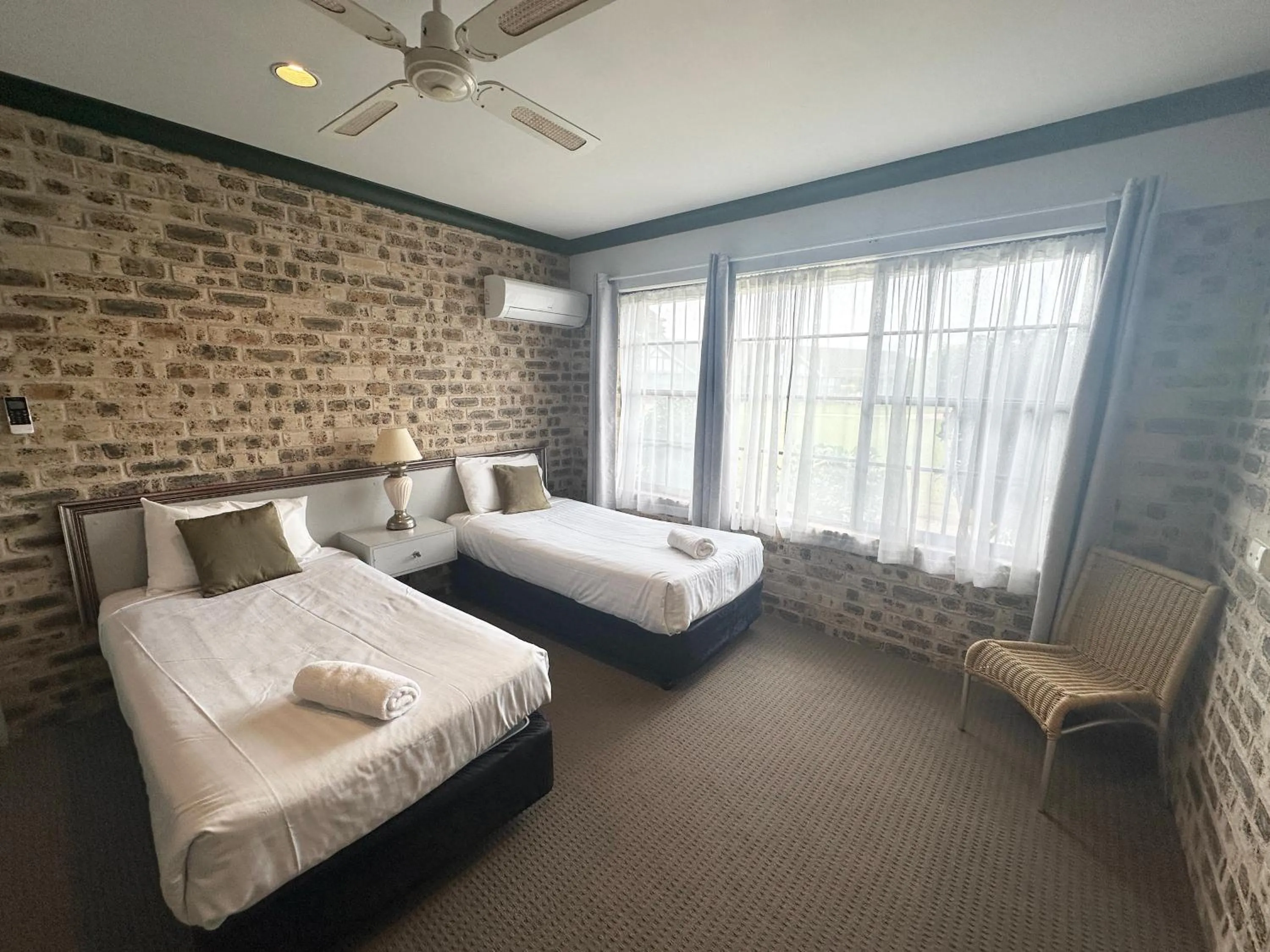 Bedroom, Bed in Sir Francis Drake