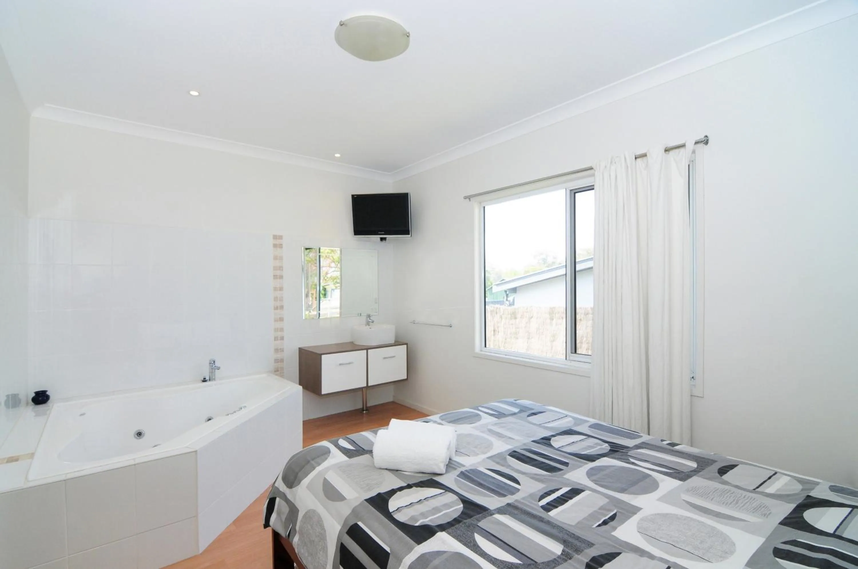 Bedroom in Huskisson Holiday Motel Cabins