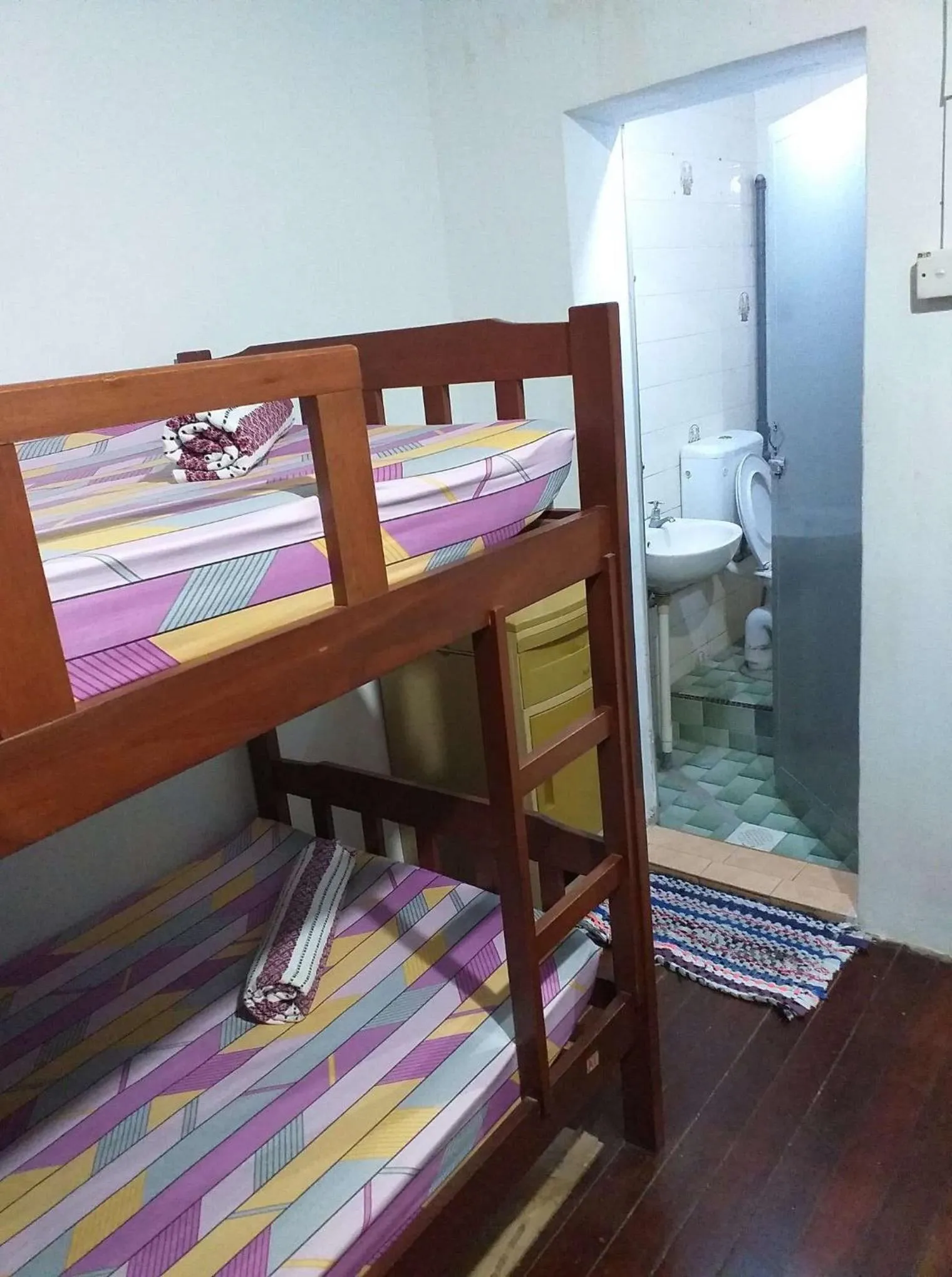 Bathroom, Bed in Discovery Youth Hostel Malacca