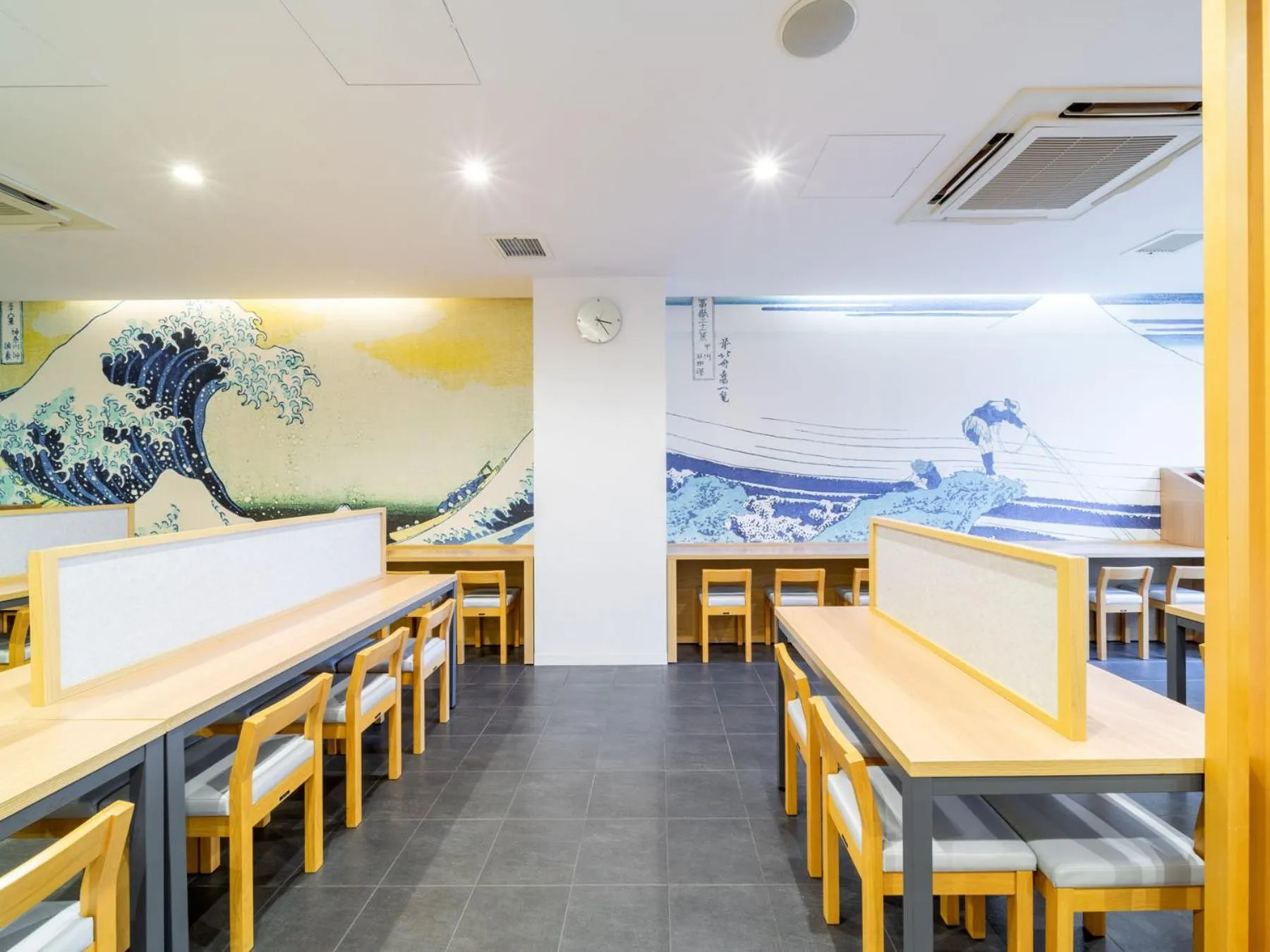 Communal lounge/ TV room in Super Hotel Shinagawa Shinbanba