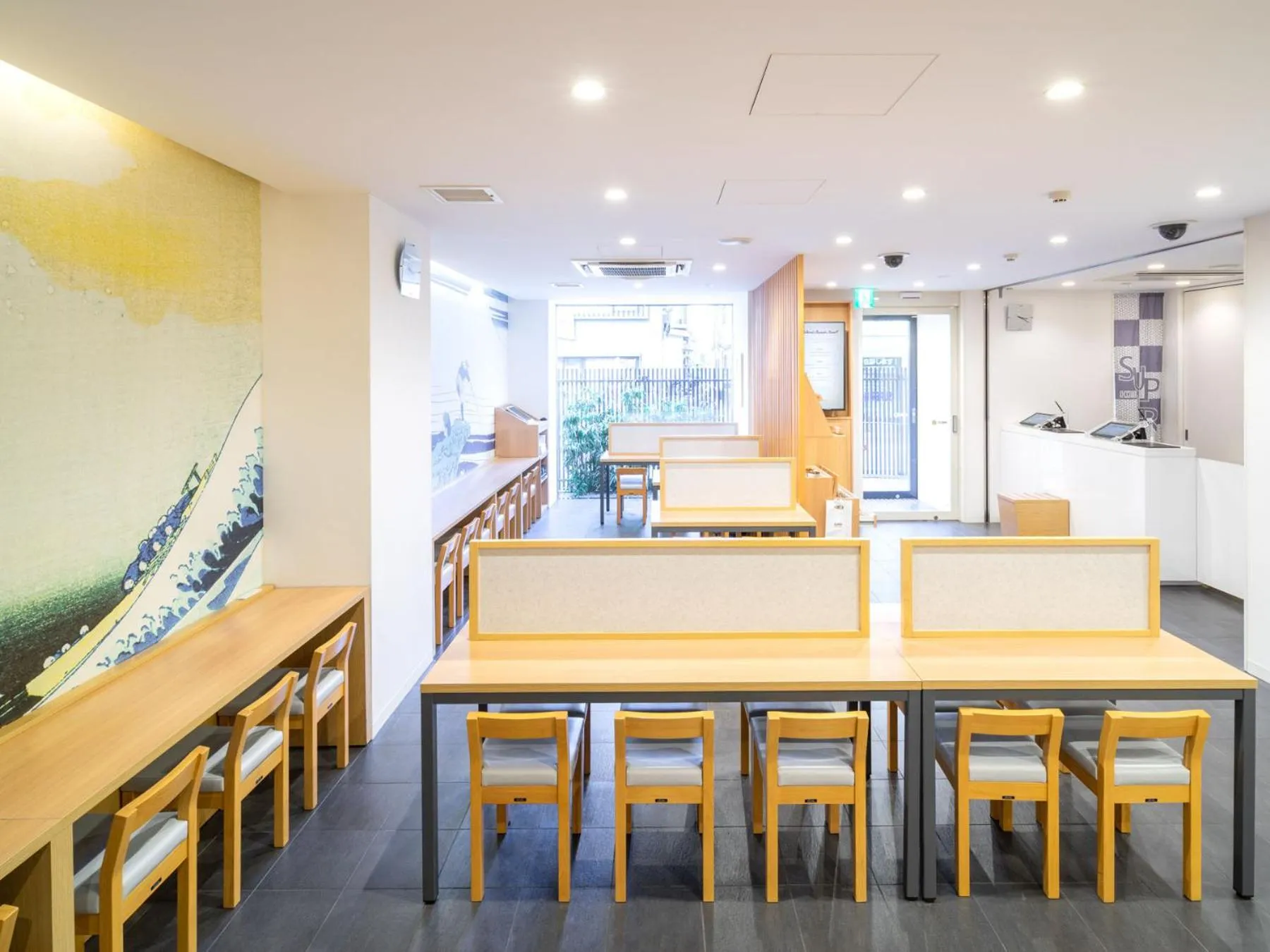 Communal lounge/ TV room in Super Hotel Shinagawa Shinbanba