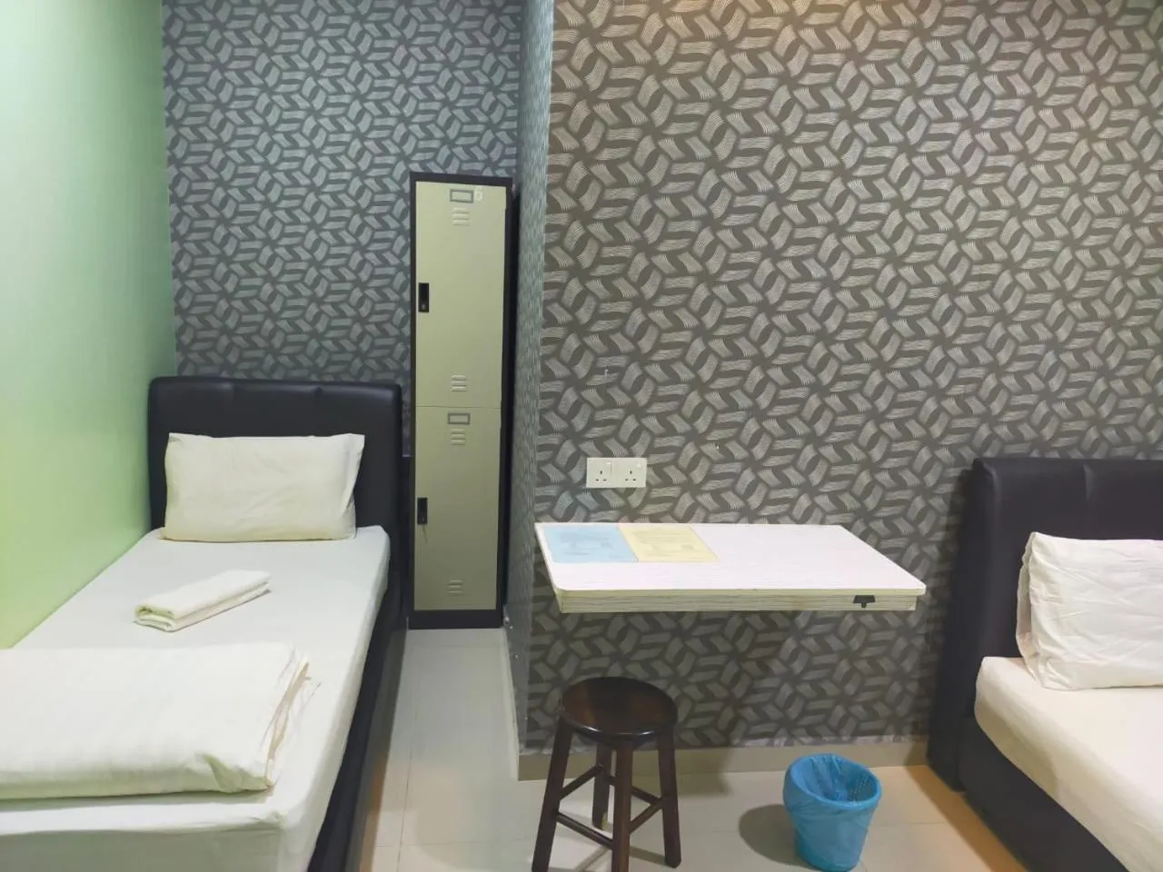 Bedroom, Bed in Leaf Guest House