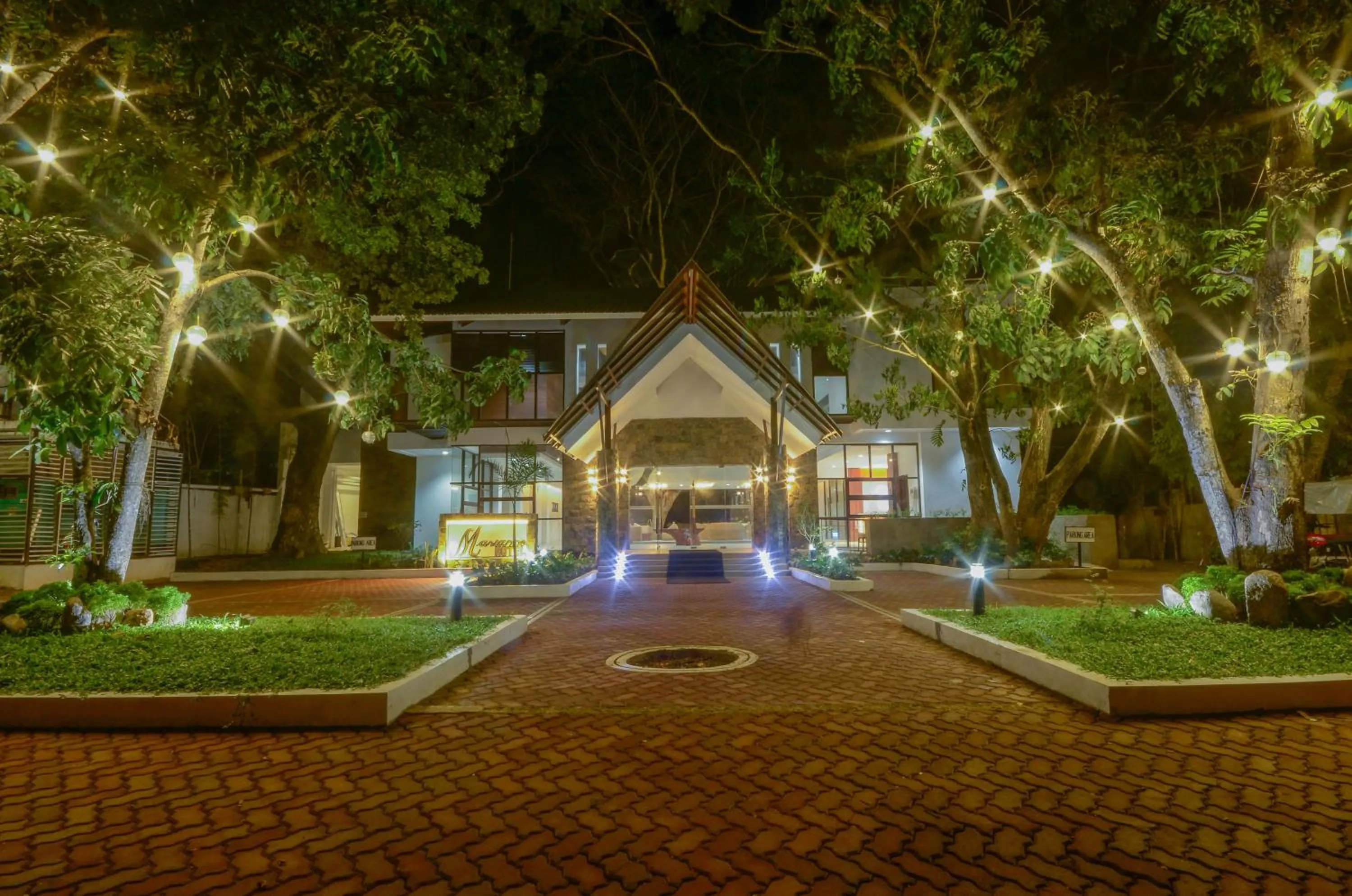 Facade/entrance in Marianne Hotel