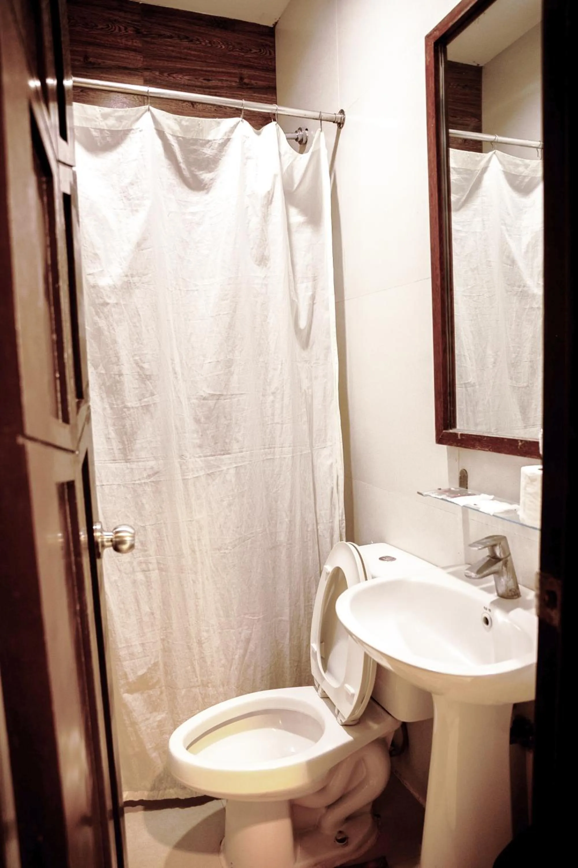 Toilet in Marianne Hotel