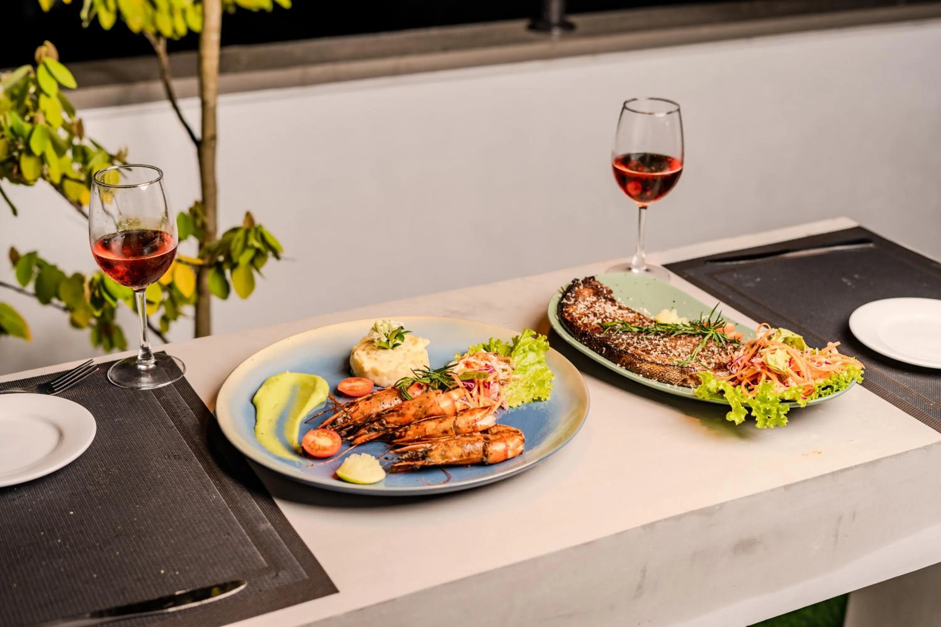 Food and drinks in Mzion Hotel Weligama