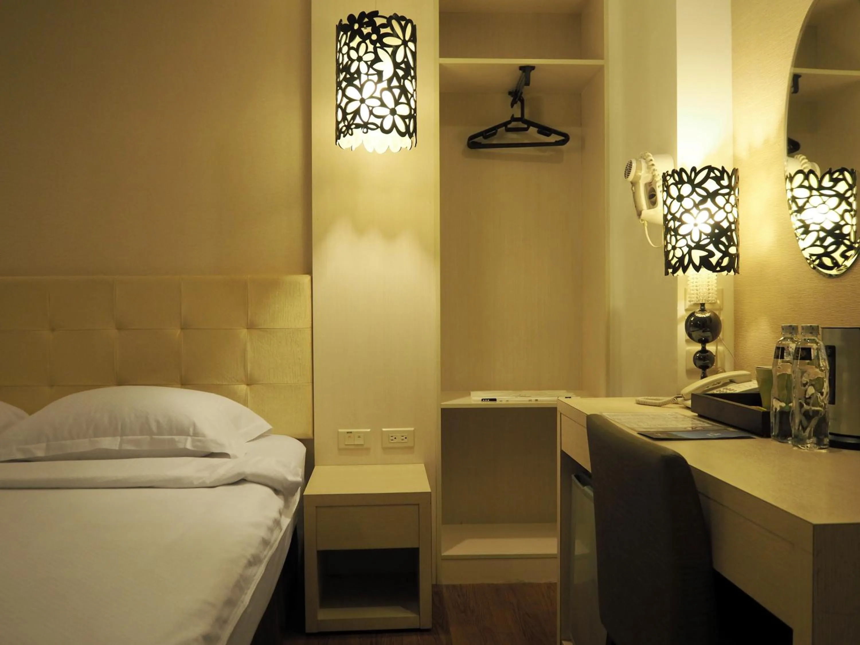 Decorative detail, Bed in The Riverside Hotel Hengchun