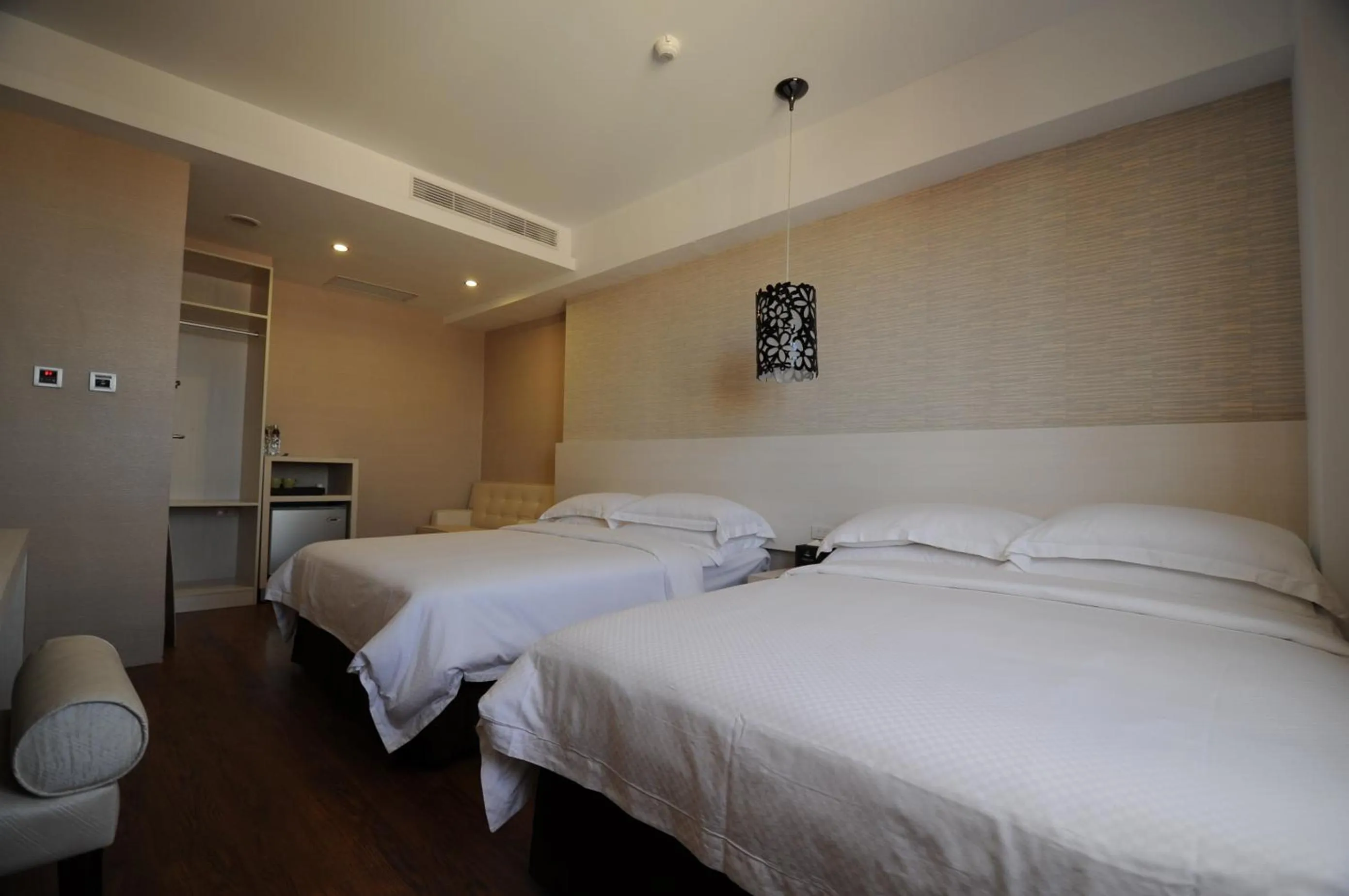 Photo of the whole room, Bed in The Riverside Hotel Hengchun