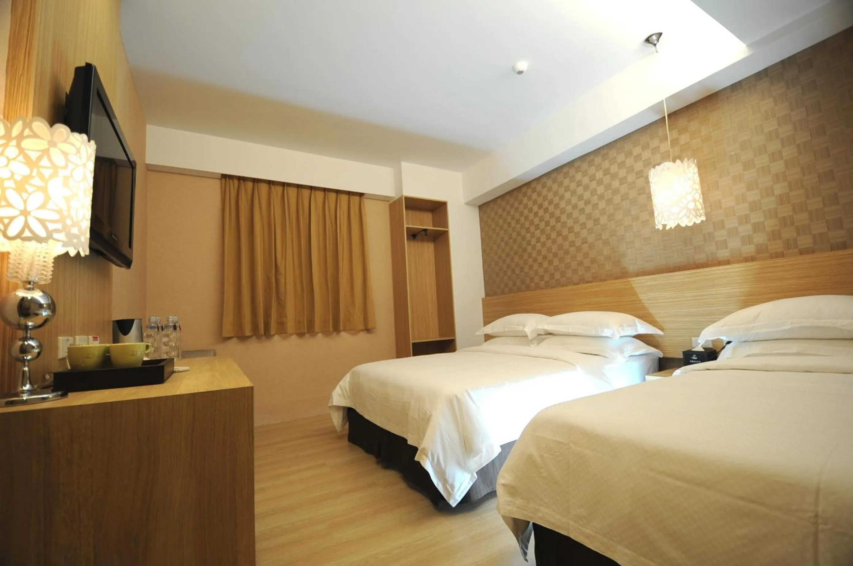 Photo of the whole room, Bed in The Riverside Hotel Hengchun