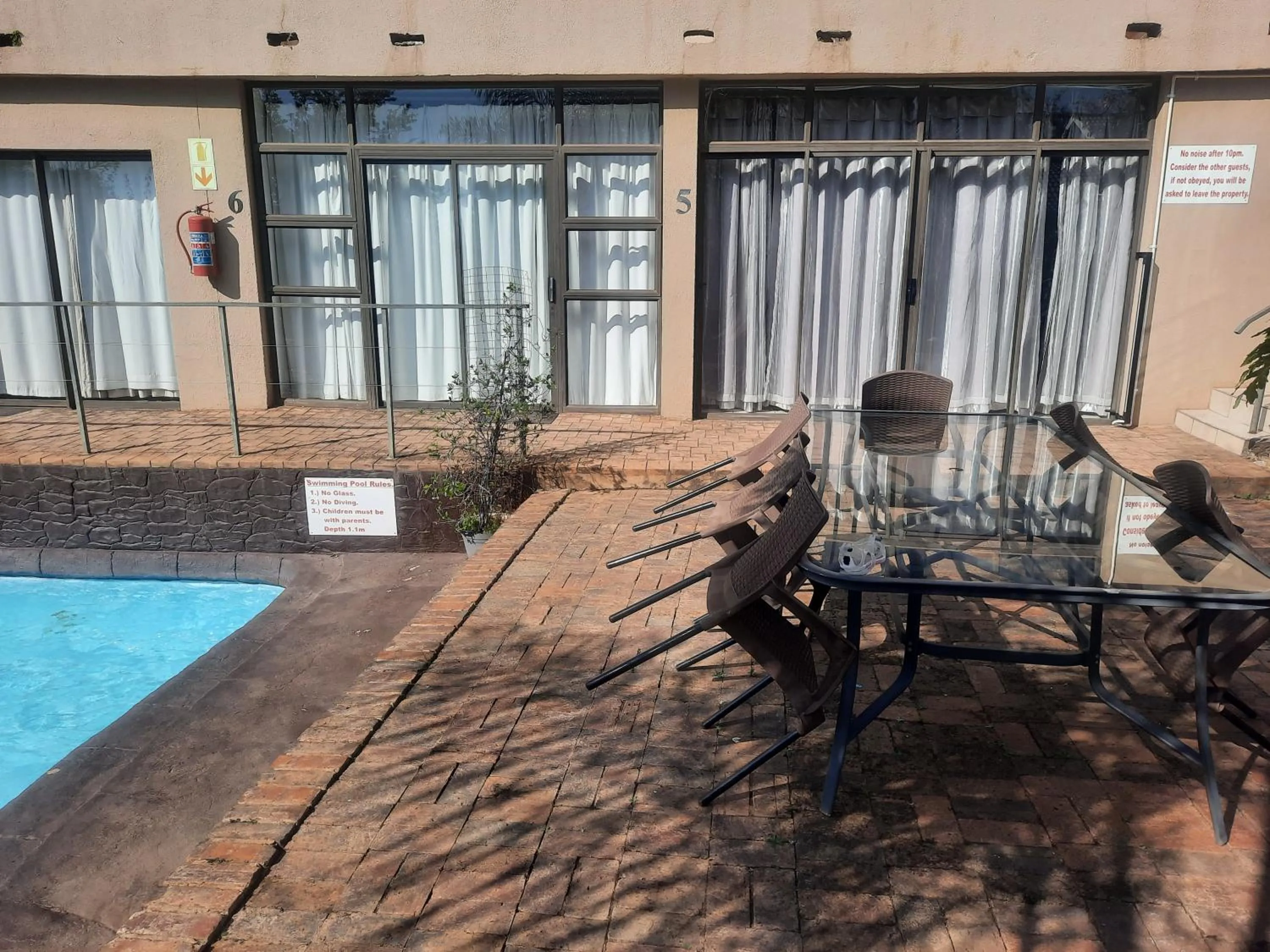 Property building in Aviators Retreat B&B