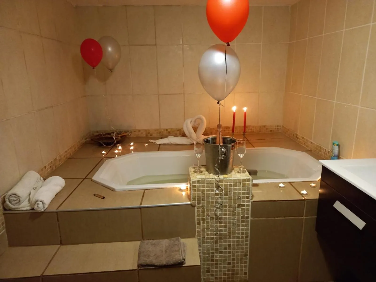 Property building in Aviators Retreat B&B