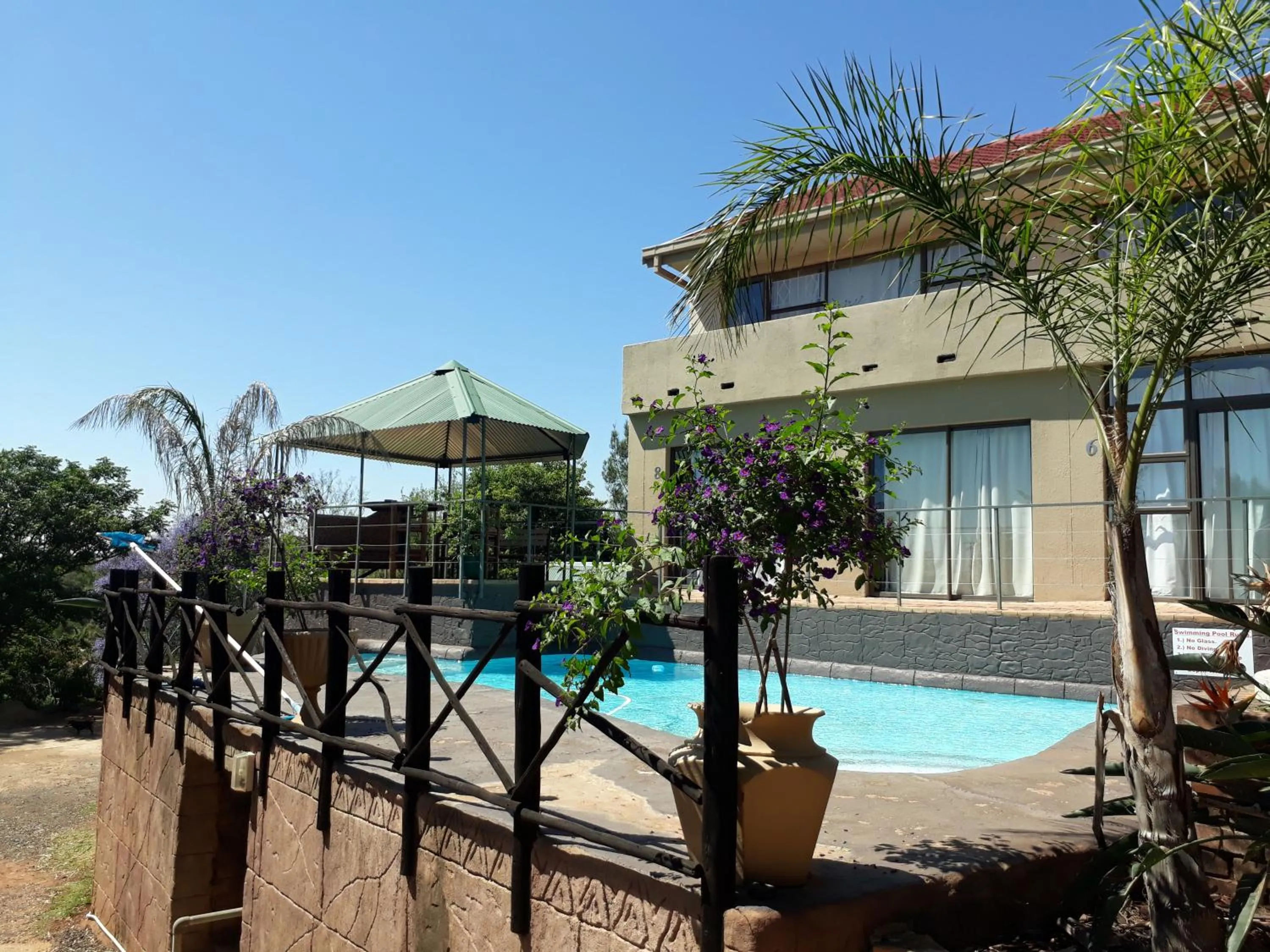 Property building in Aviators Retreat B&B