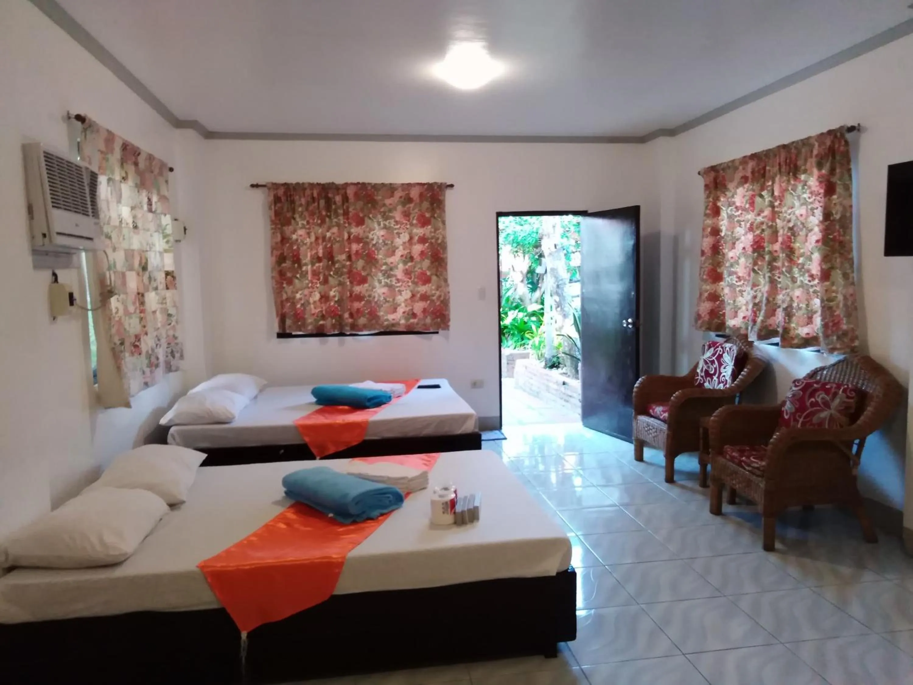 Bed in Isla Bonita Beach Resort