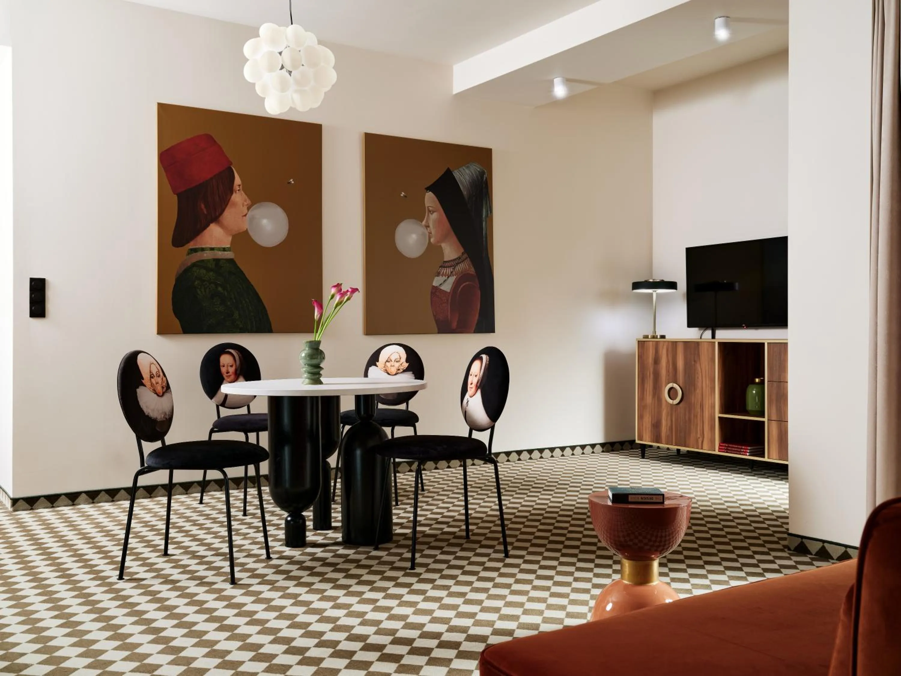 Communal lounge/ TV room in Hotel Pietryna