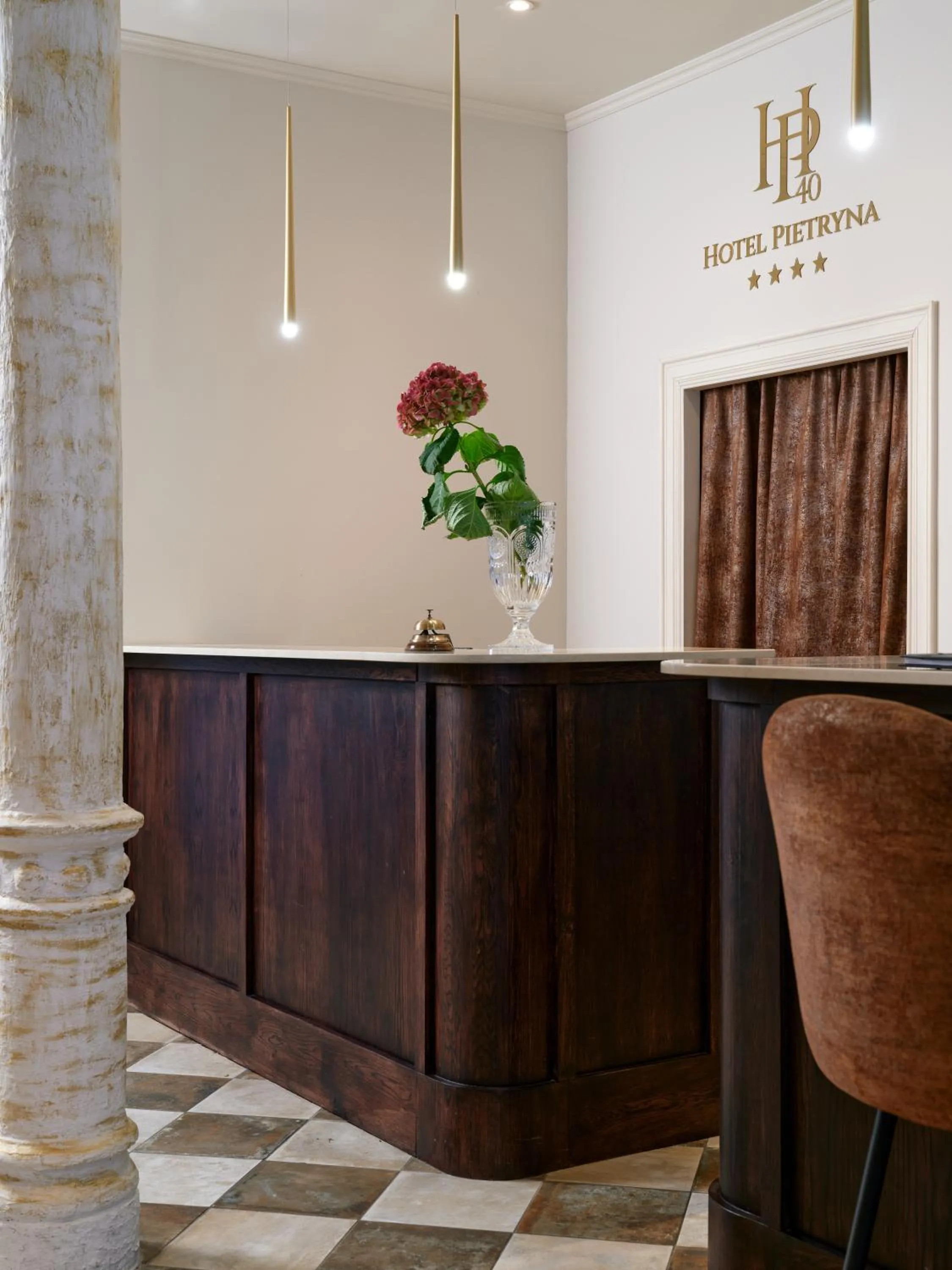 Property logo or sign in Hotel Pietryna