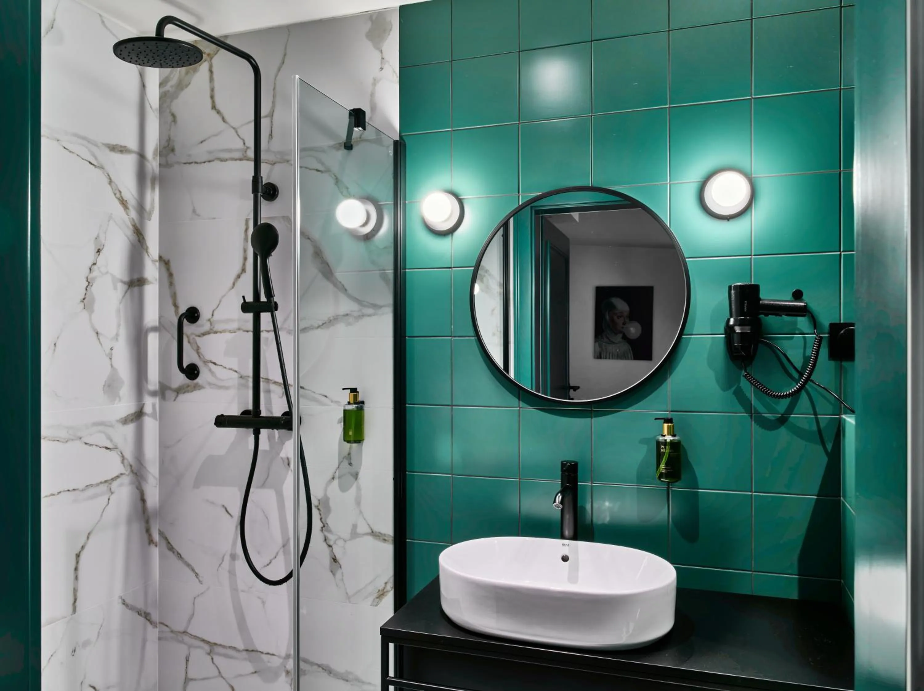 Shower in Hotel Pietryna