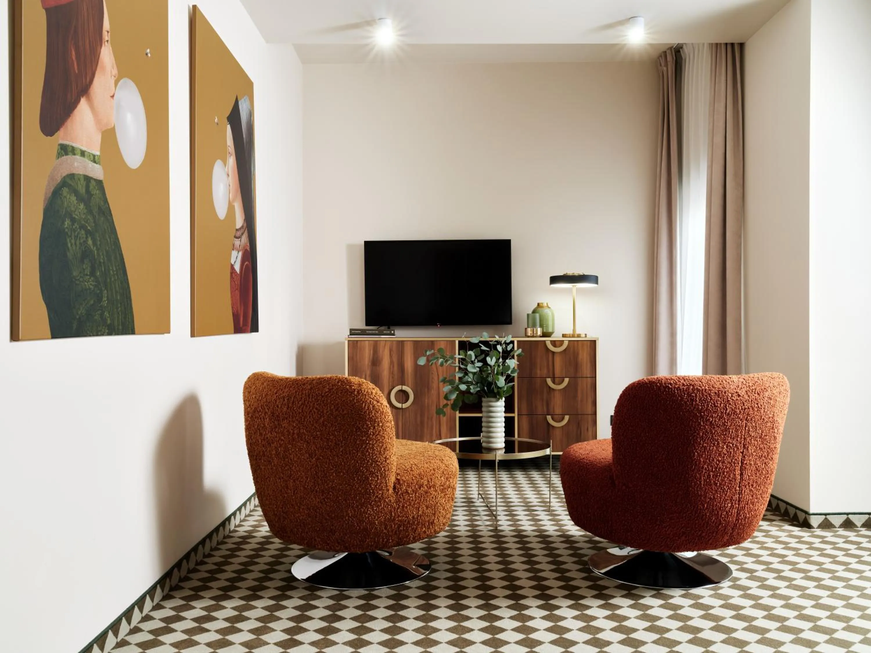 Communal lounge/ TV room in Hotel Pietryna