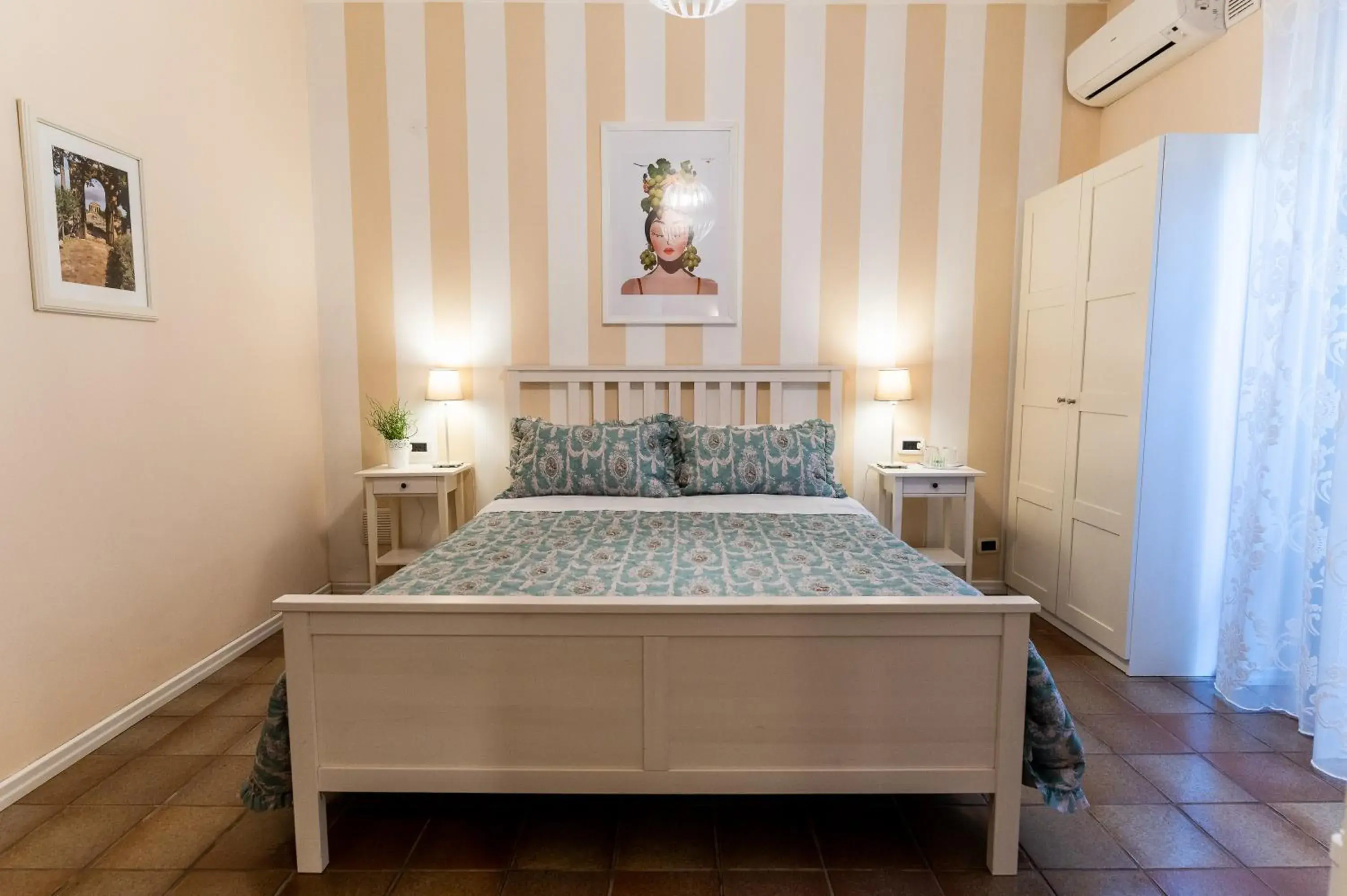 Double Room with Balcony in B&B Le Sorelle Double Room with Balcony in B&B Le Sorelle