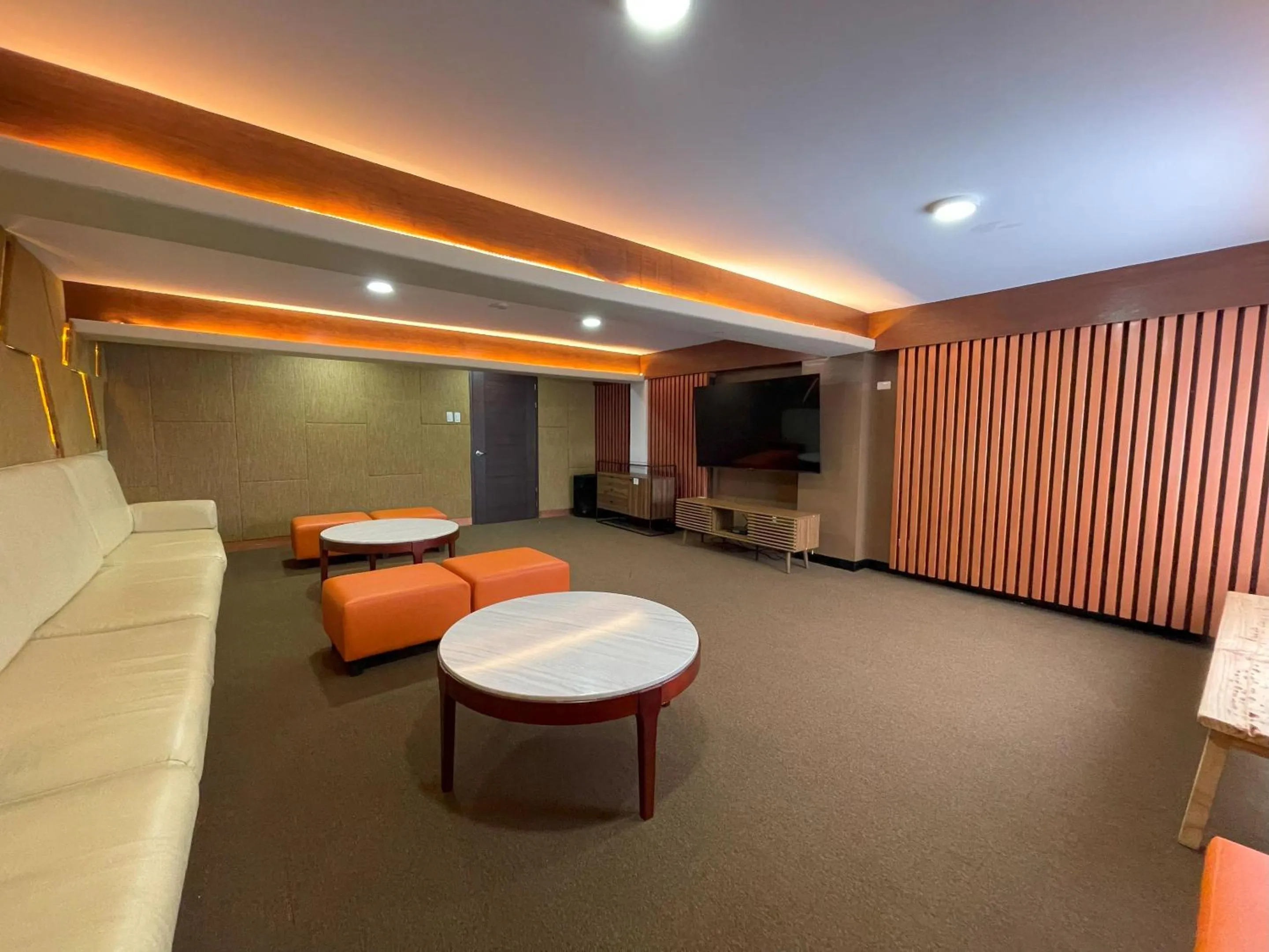 Karaoke in Mist Mountain Resort powered by Cocotel