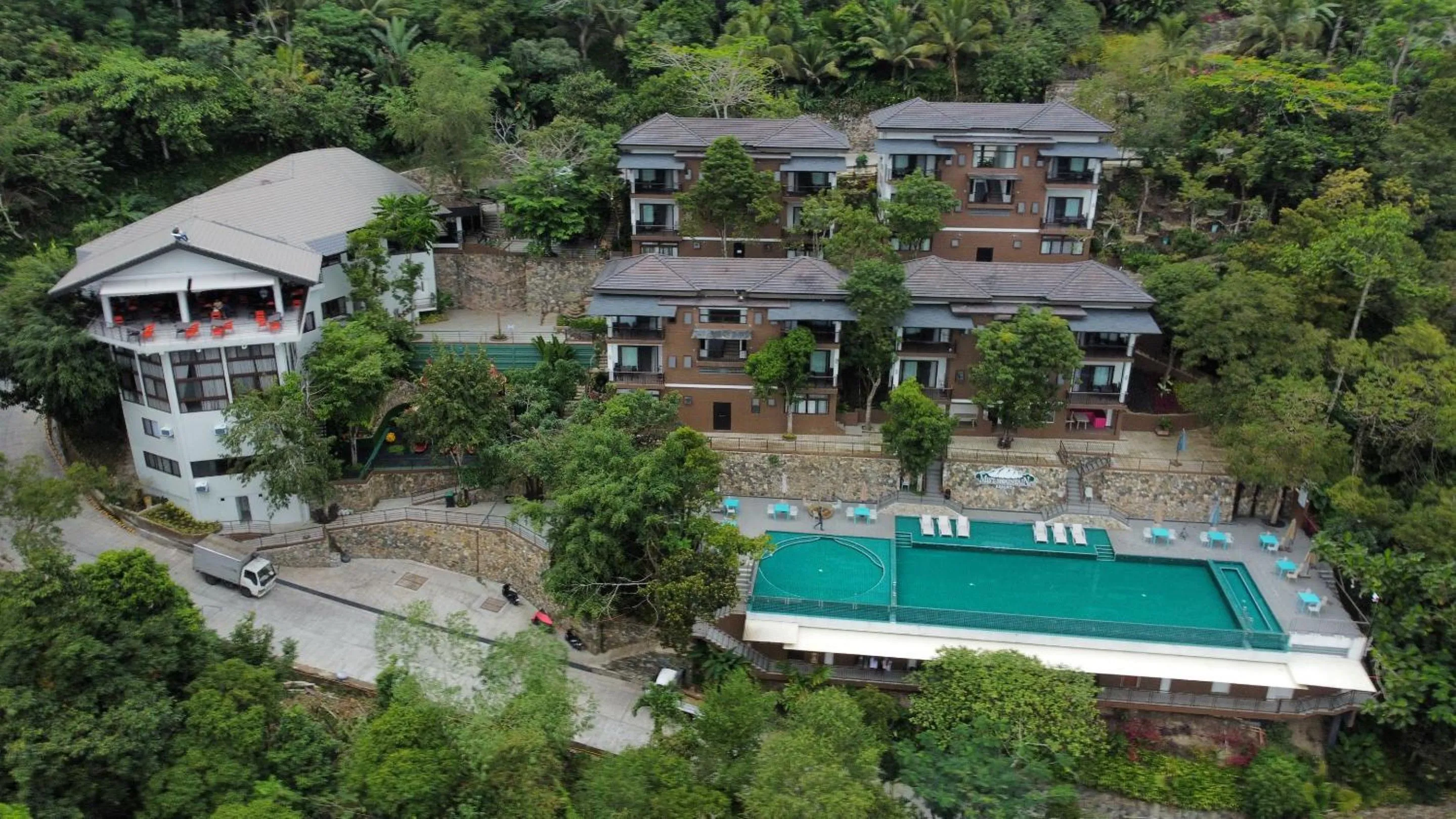 Property building in Mist Mountain Resort powered by Cocotel