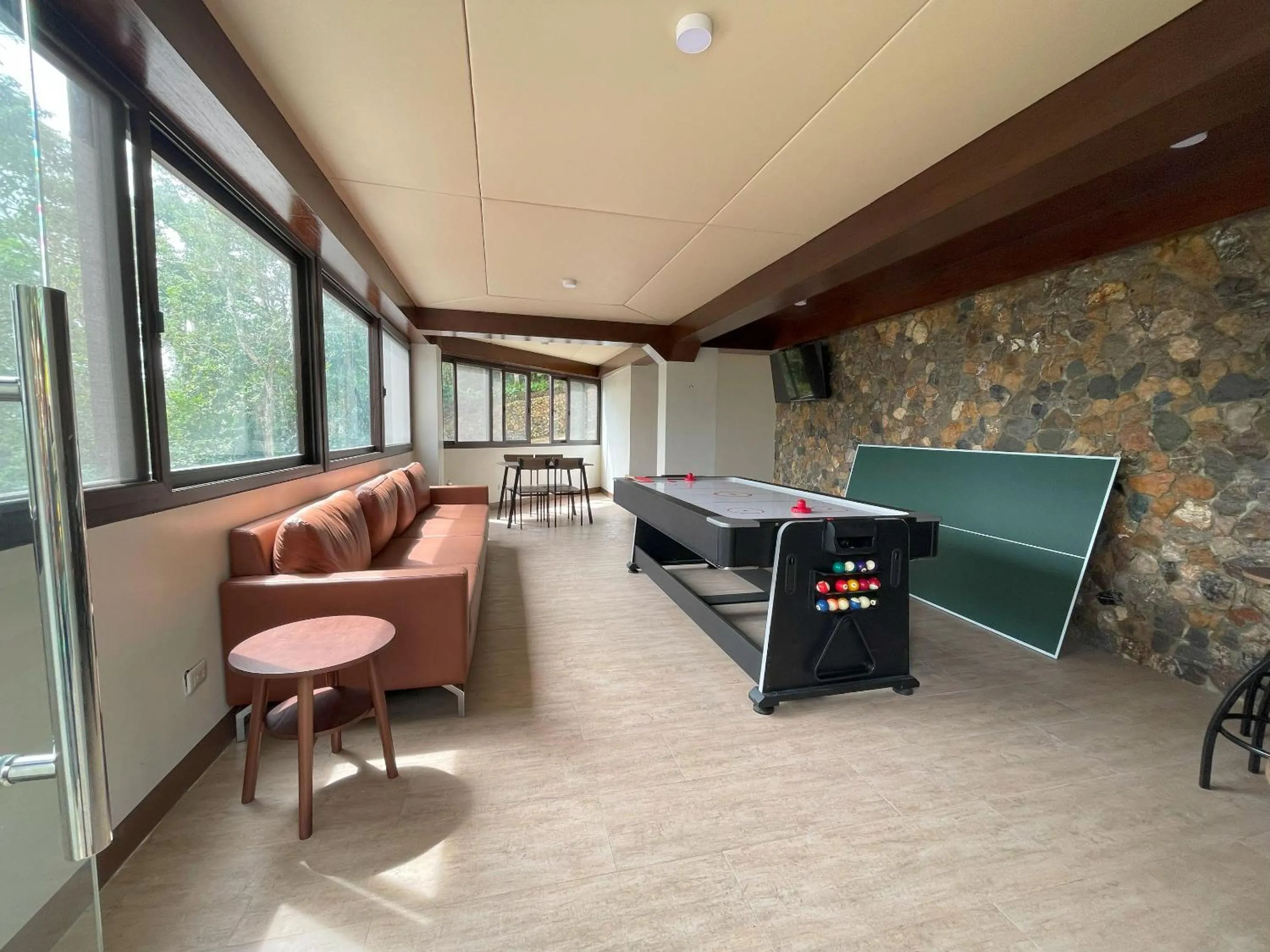 Game Room in Mist Mountain Resort powered by Cocotel