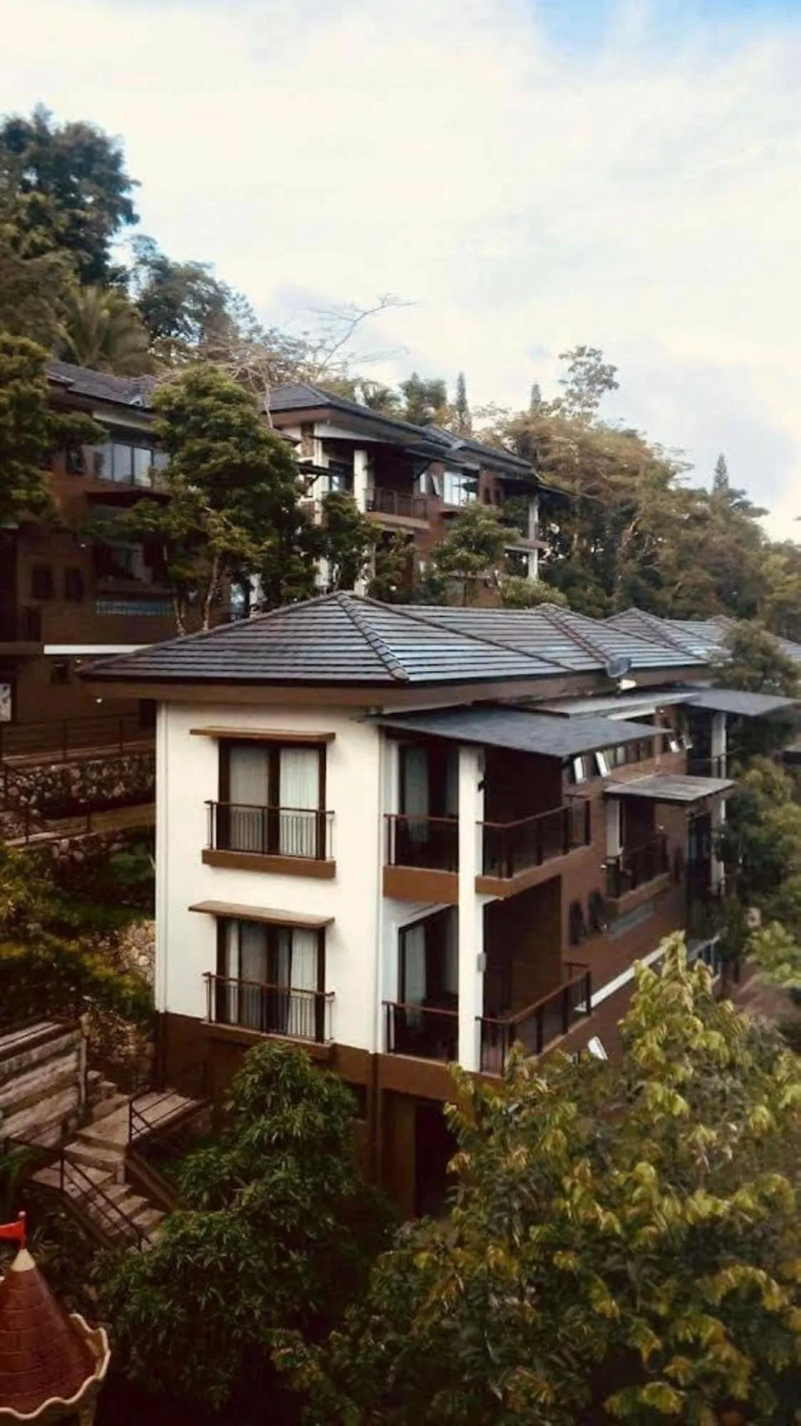 Property building in Mist Mountain Resort powered by Cocotel