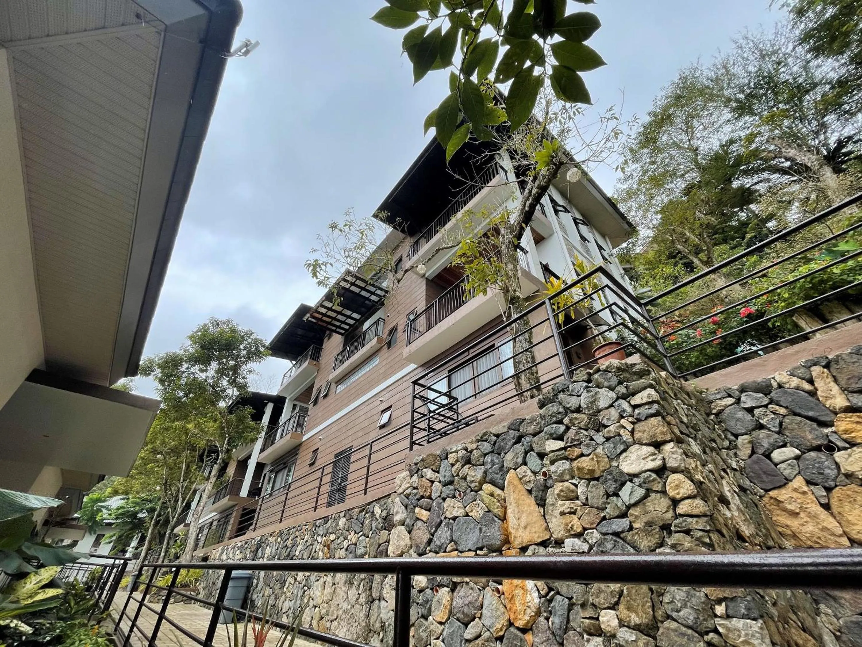 Property building in Mist Mountain Resort powered by Cocotel