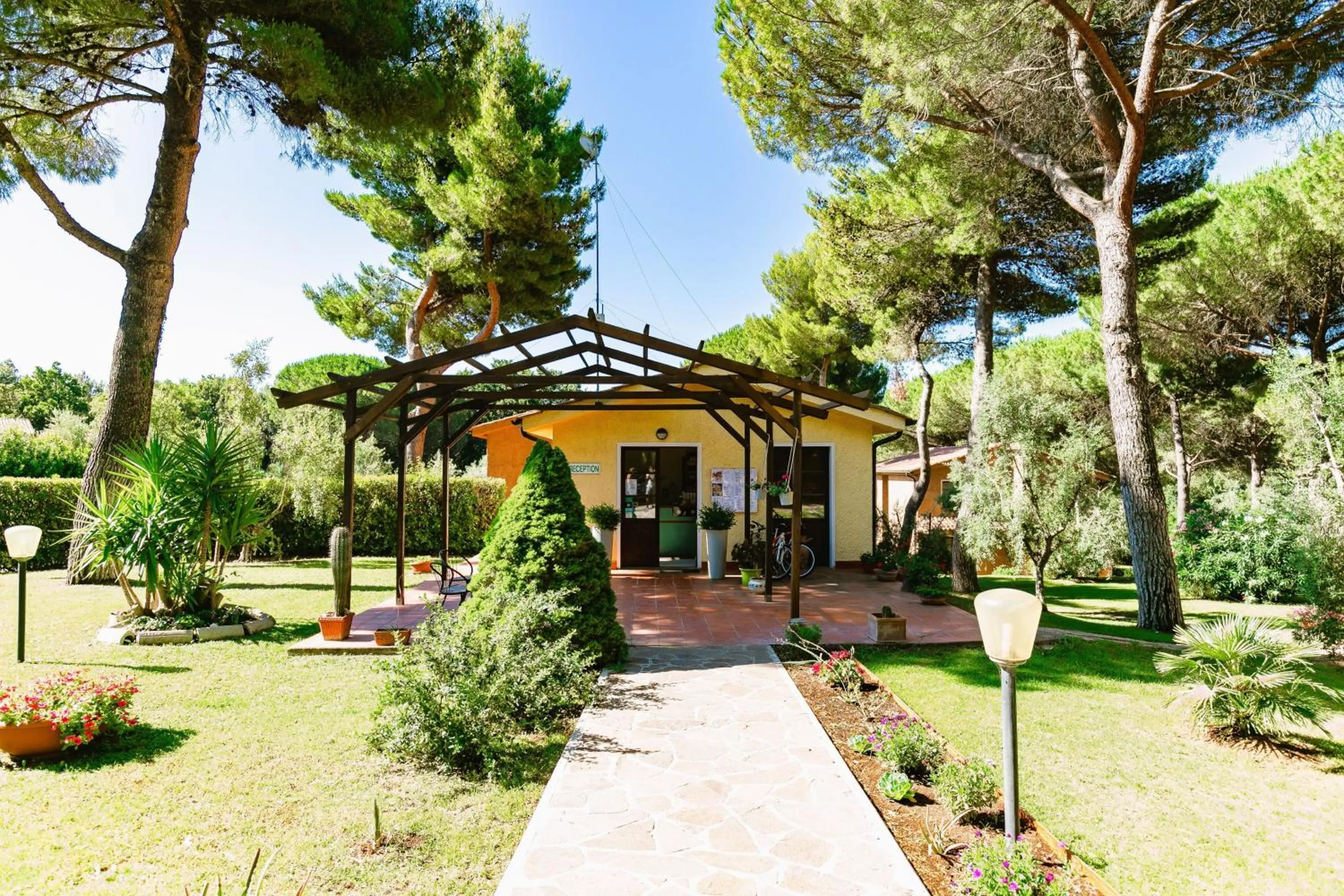 Garden in Residence with swimming-pool in Guardistallo surrounded by Nature